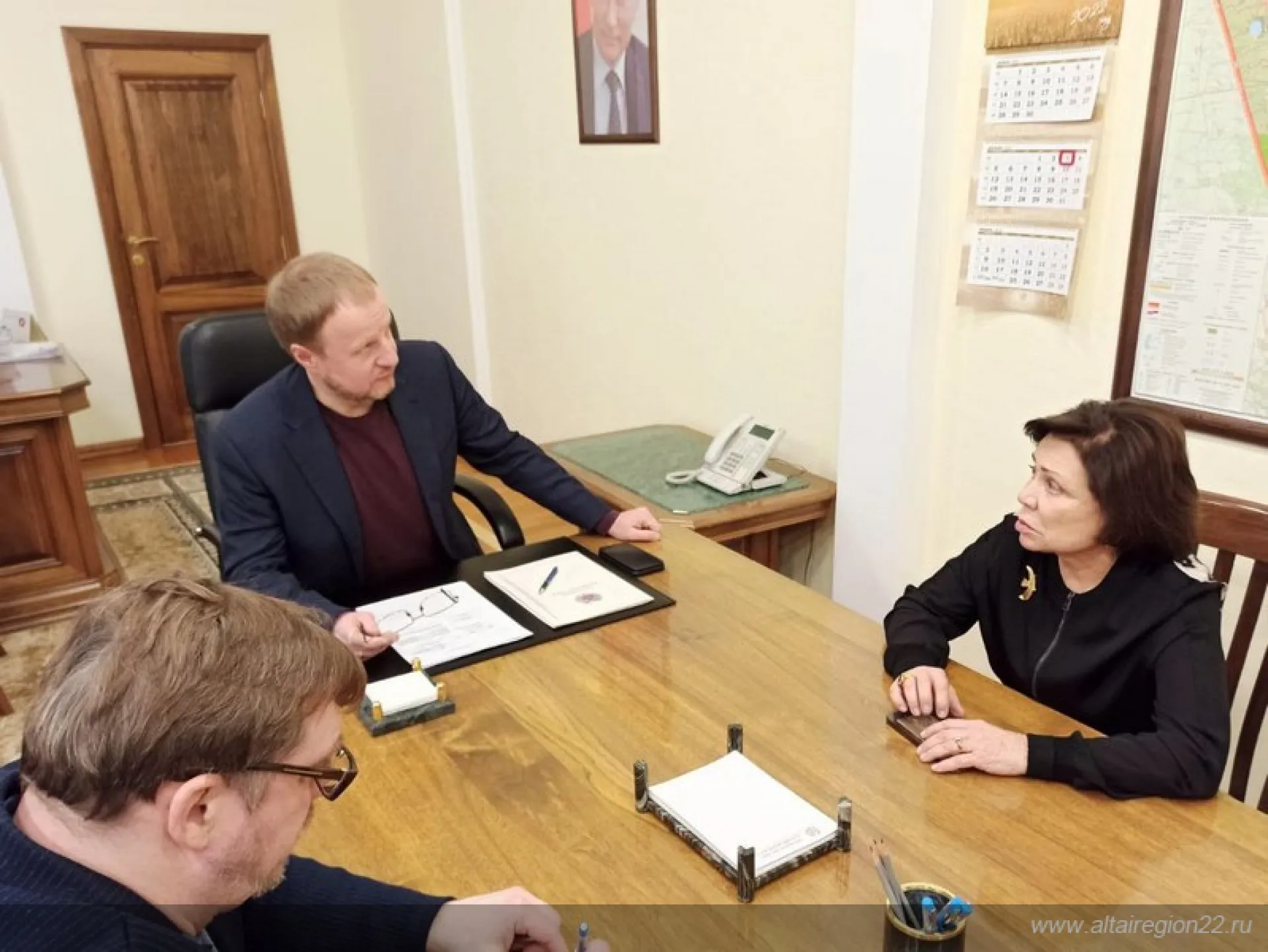 Губернатор Алтайского края Виктор Томенко и олимпийская чемпионка Ирина Роднина обсудили будущее детского спорта в Алтайском крае