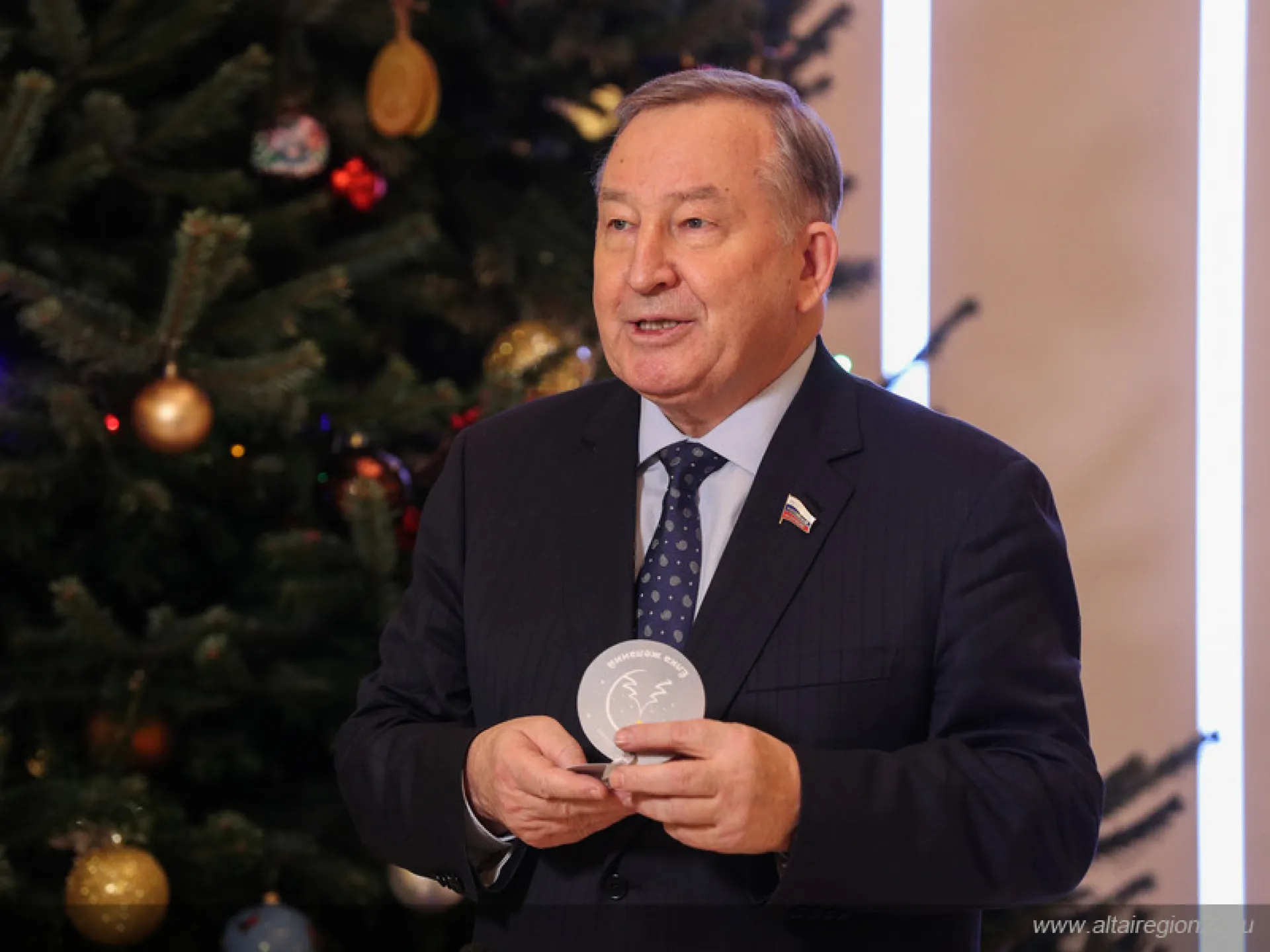 Сенатор РФ Александр Карлин исполнил мечту 9-летнего барнаульца к Новому году