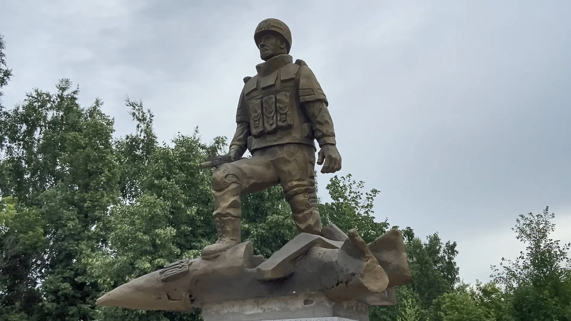 Памятник бойцам, погибшим в зоне специальной военной операции, установили в Родино