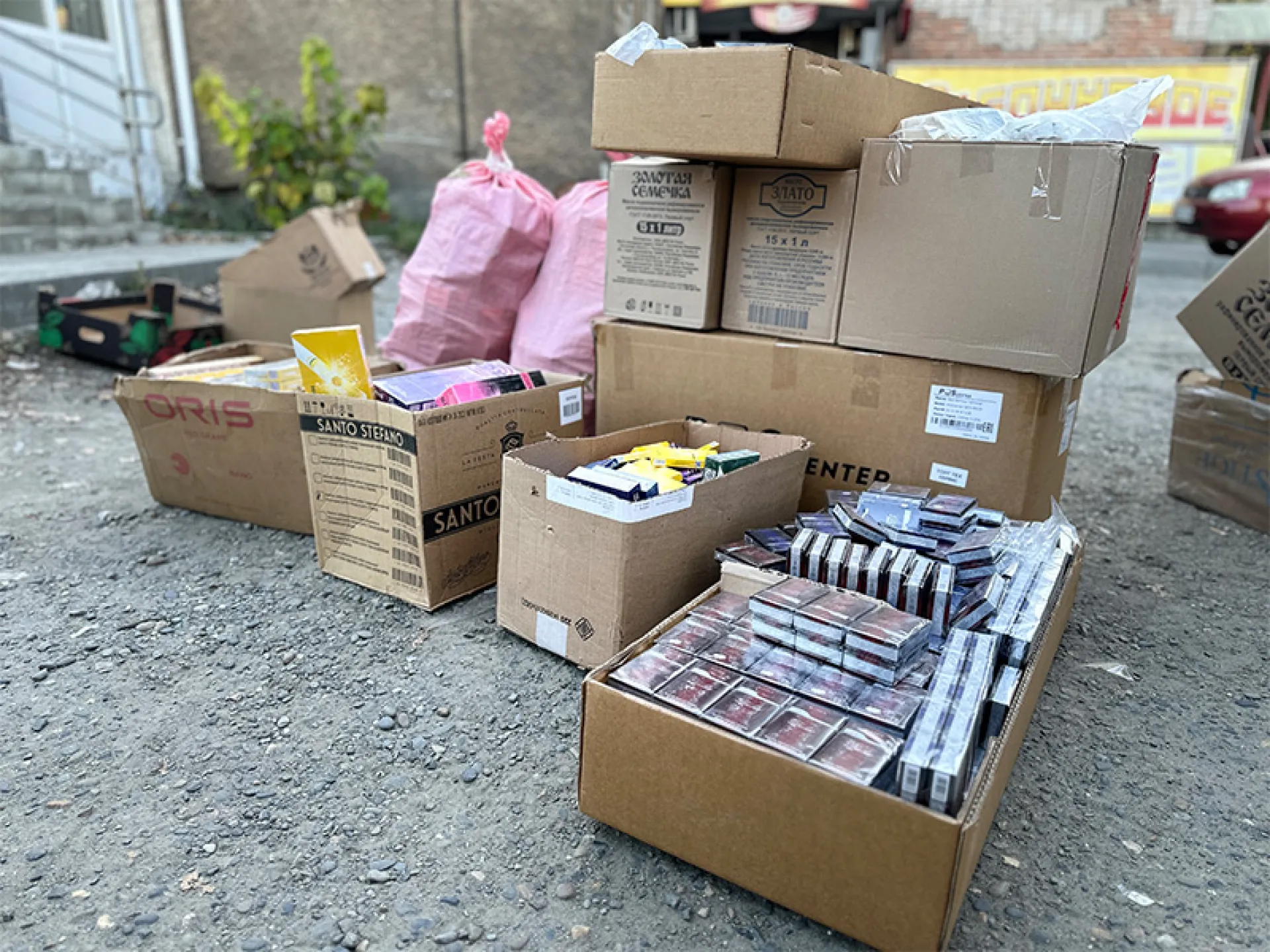 Тысячи пачек сигарет изъяли у бийчанина, организовавшего магазин на колесах Тысячи пачек сигарет изъяли у бийчанина, организовавшего магазин на колесах