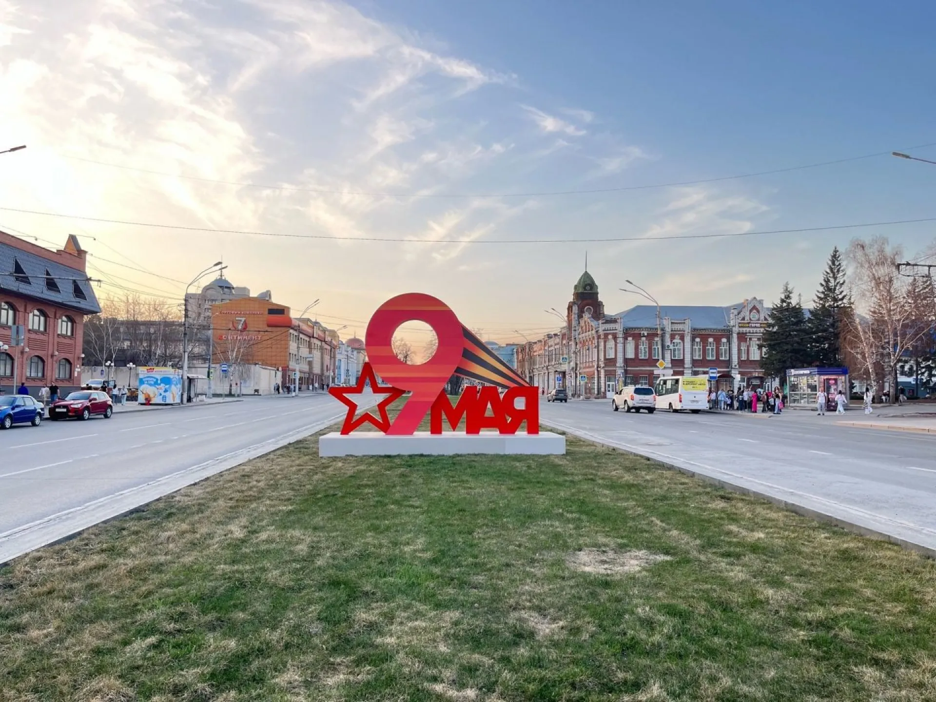 Барнаул украшают к 9 Мая. Фото