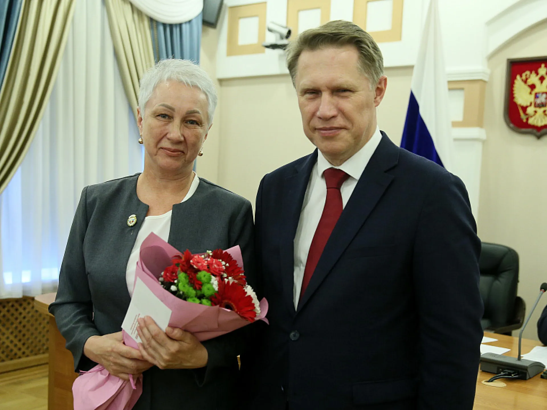 Министр здравоохранения Мурашко вручил награды медикам из Алтайского края Министр здравоохранения Мурашко вручил награды медикам из Алтайского края