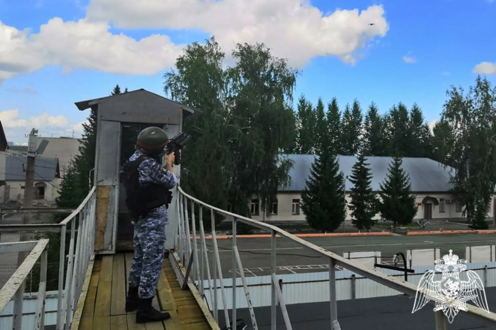 Росгвардейцы Алтайского края получили мощный блокиратор квадрокоптеров Росгвардейцы Алтайского края получили мощный блокиратор квадрокоптеров