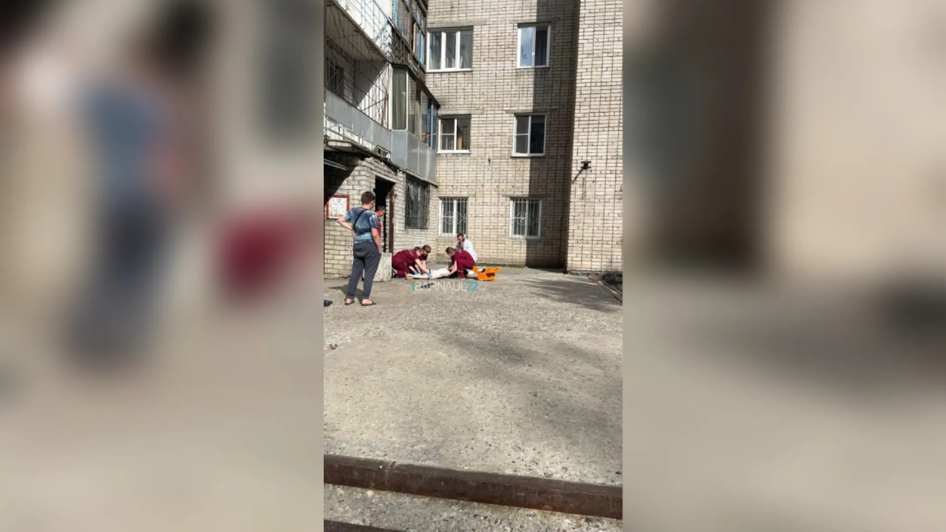 Жительница Барнаула погибла после падения с балкона Жительница Барнаула погибла после падения с балкона