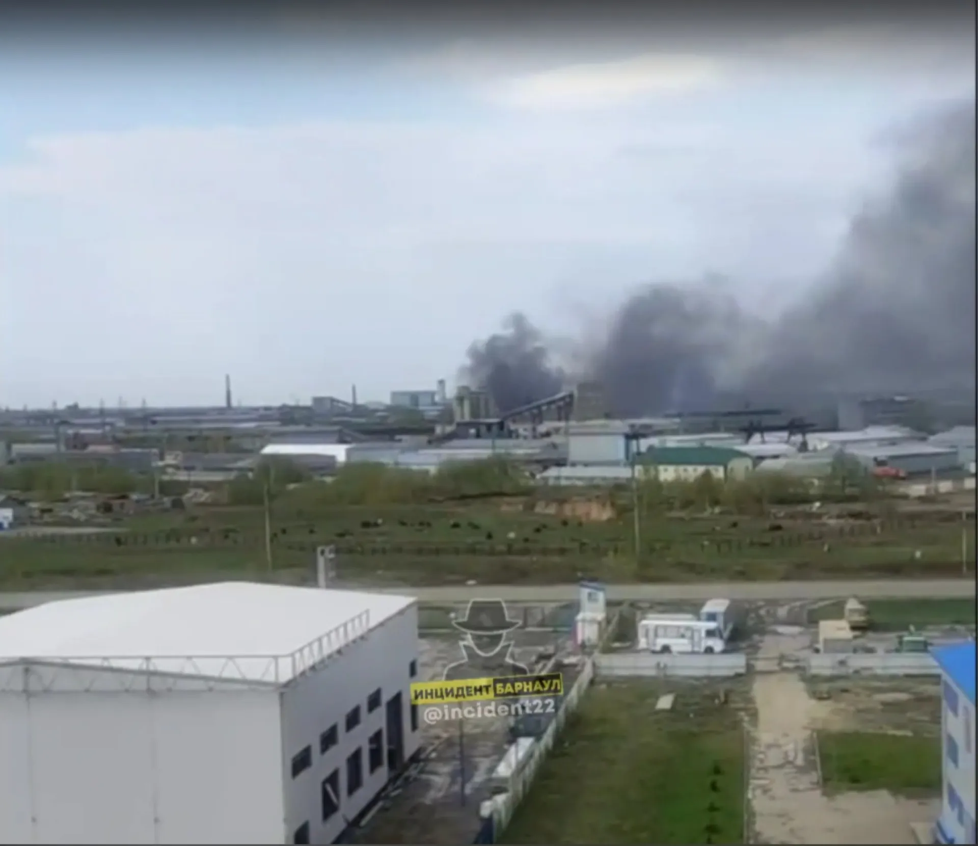 В Барнауле заметили столб дыма