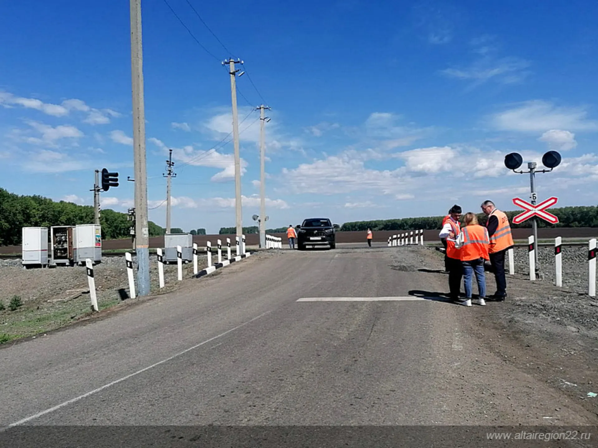 Безопасность 12 железнодорожных переездов проверили в Алтайском крае