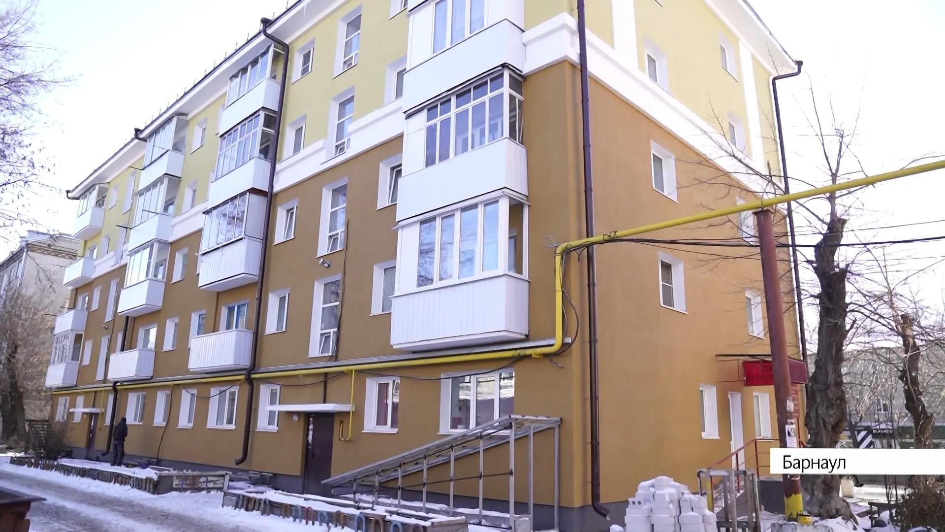 Жители барнаульской многоэтажки жалуются на некачественный капремонт