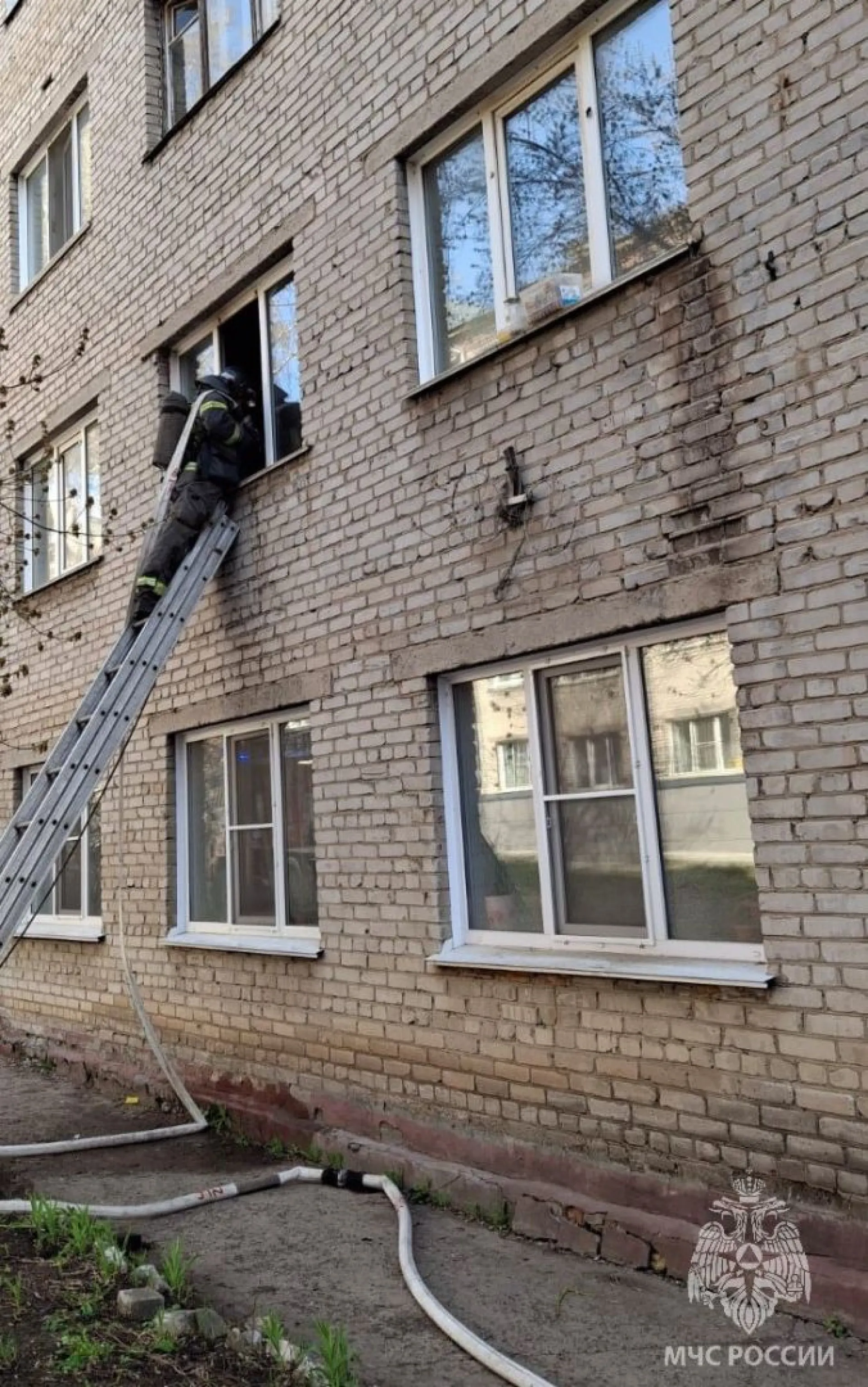 Мужчина погиб при пожаре в барнаульской пятиэтажке