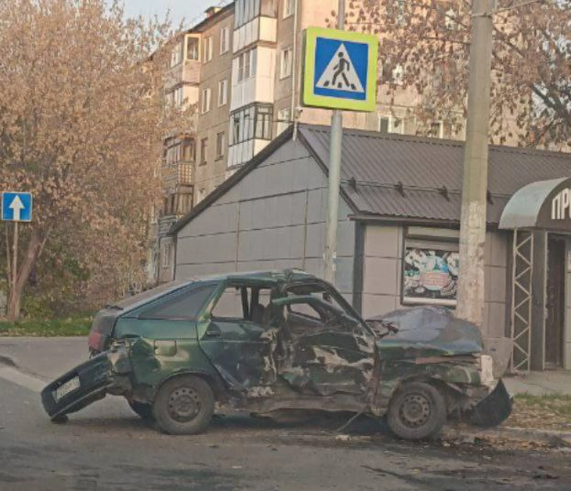 Три человека пострадали при столкновении ВАЗа с иномаркой в Барнауле Три человека пострадали при столкновении ВАЗа с иномаркой в Барнауле