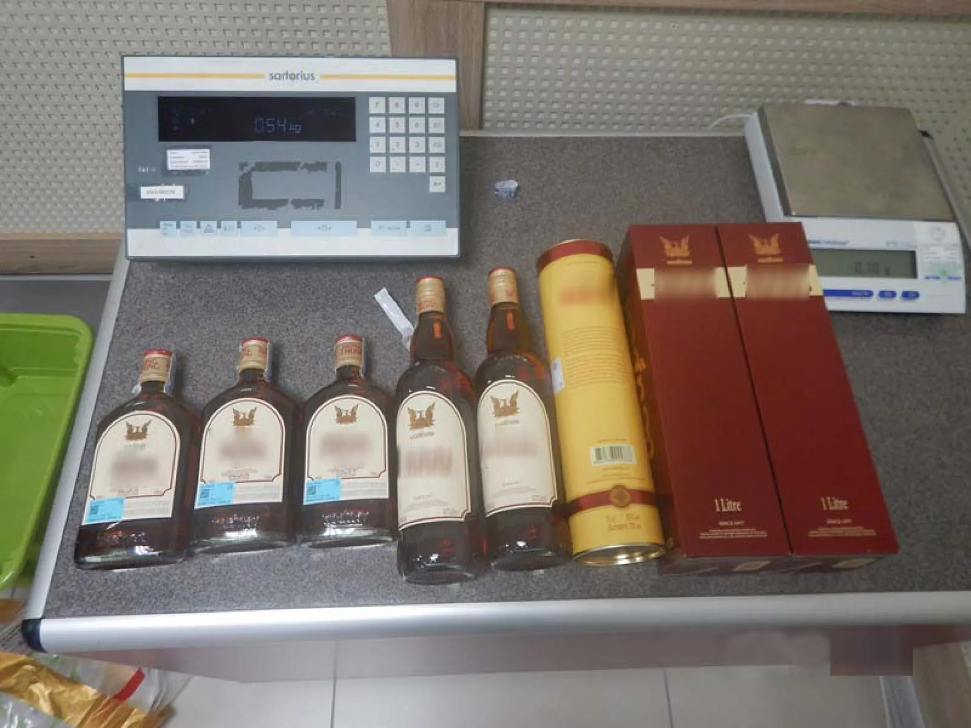9 бутылок алкоголя и коралл: запрещённую продукцию выявили таможенники у алтайских туристов 9 бутылок алкоголя и коралл: запрещённую продукцию выявили таможенники у алтайских туристов