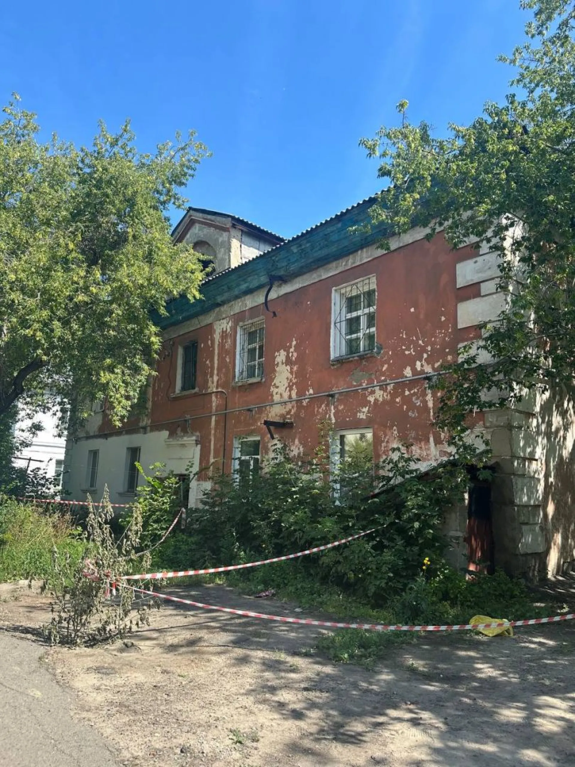Режим повышенной готовности ввели на территории одного из домов Центрального района Барнаула Режим повышенной готовности ввели на территории одного из домов Центрального района Барнаула