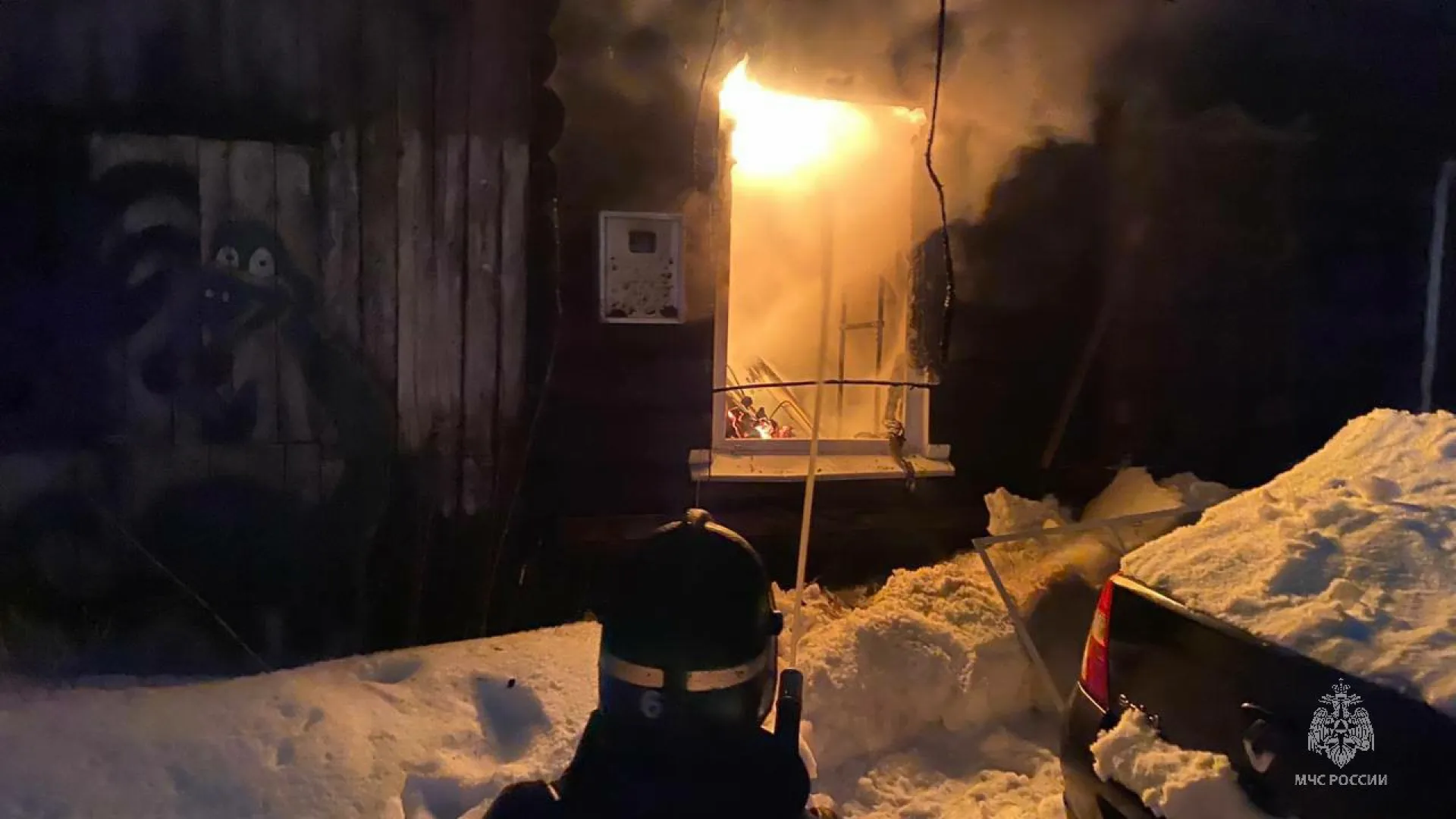Крупный пожар произошел в частном секторе в Барнауле Крупный пожар произошел в частном секторе в Барнауле