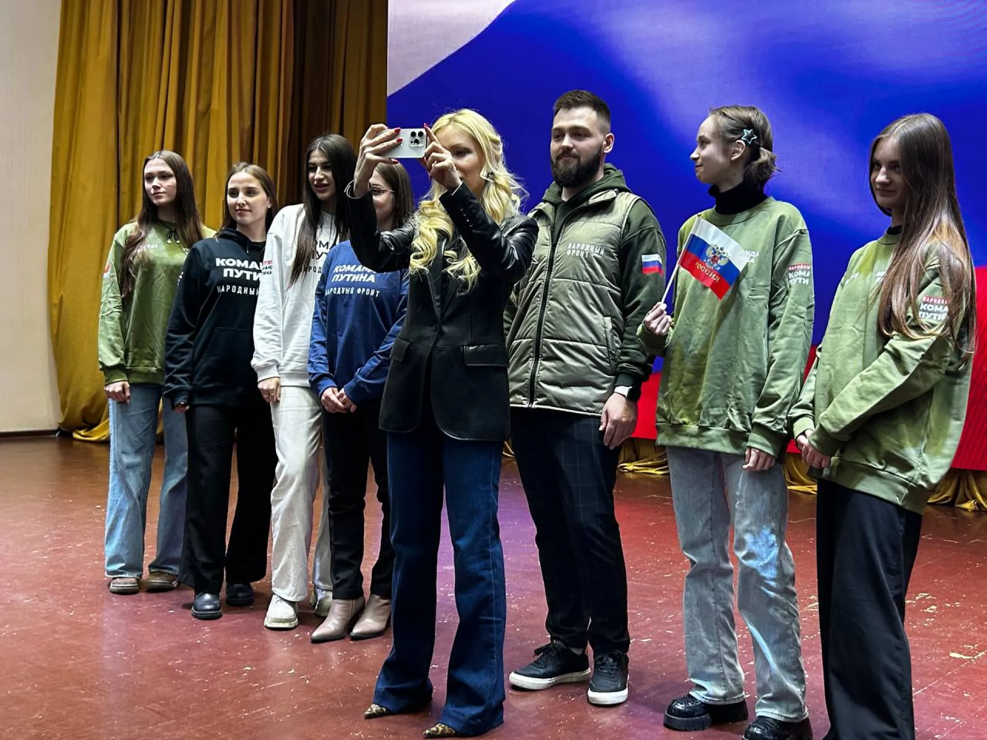 Блогеры, ипотека и СВО: Екатерина Мизулина встретилась с молодежью в Барнауле Блогеры, ипотека и СВО: Екатерина Мизулина встретилась с молодежью в Барнауле