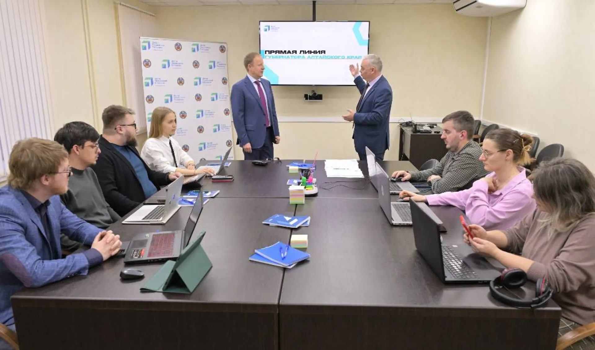 Поступившие на прямую линию с Виктором Томенко вопросы уже решаются Поступившие на прямую линию с Виктором Томенко вопросы уже решаются