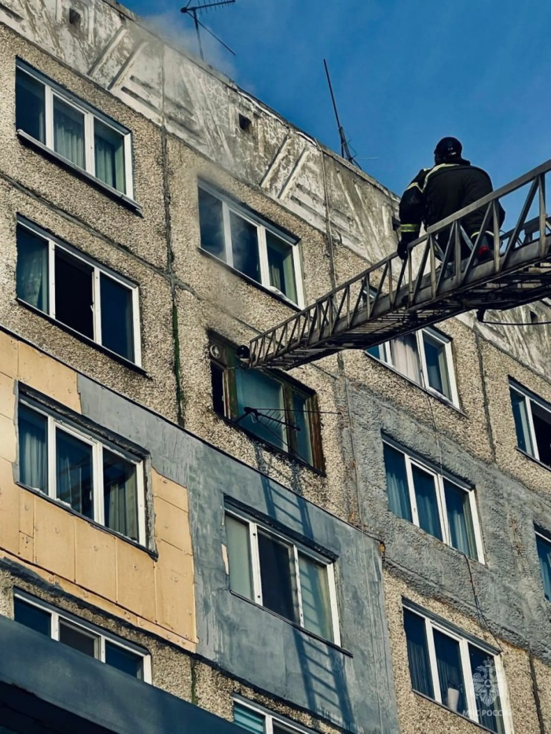 Пожар произошел рано утром в барнаульской девятиэтажке