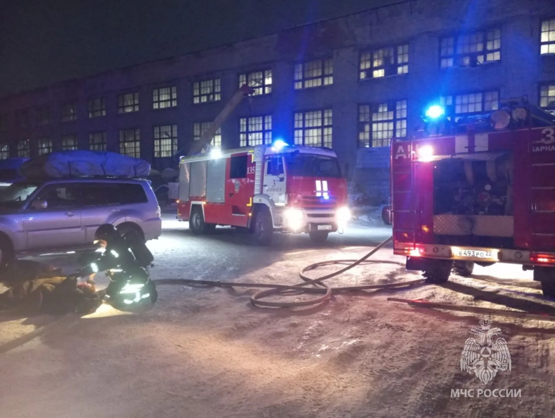 Два человека пострадали при пожаре в Барнауле Два человека пострадали при пожаре в Барнауле