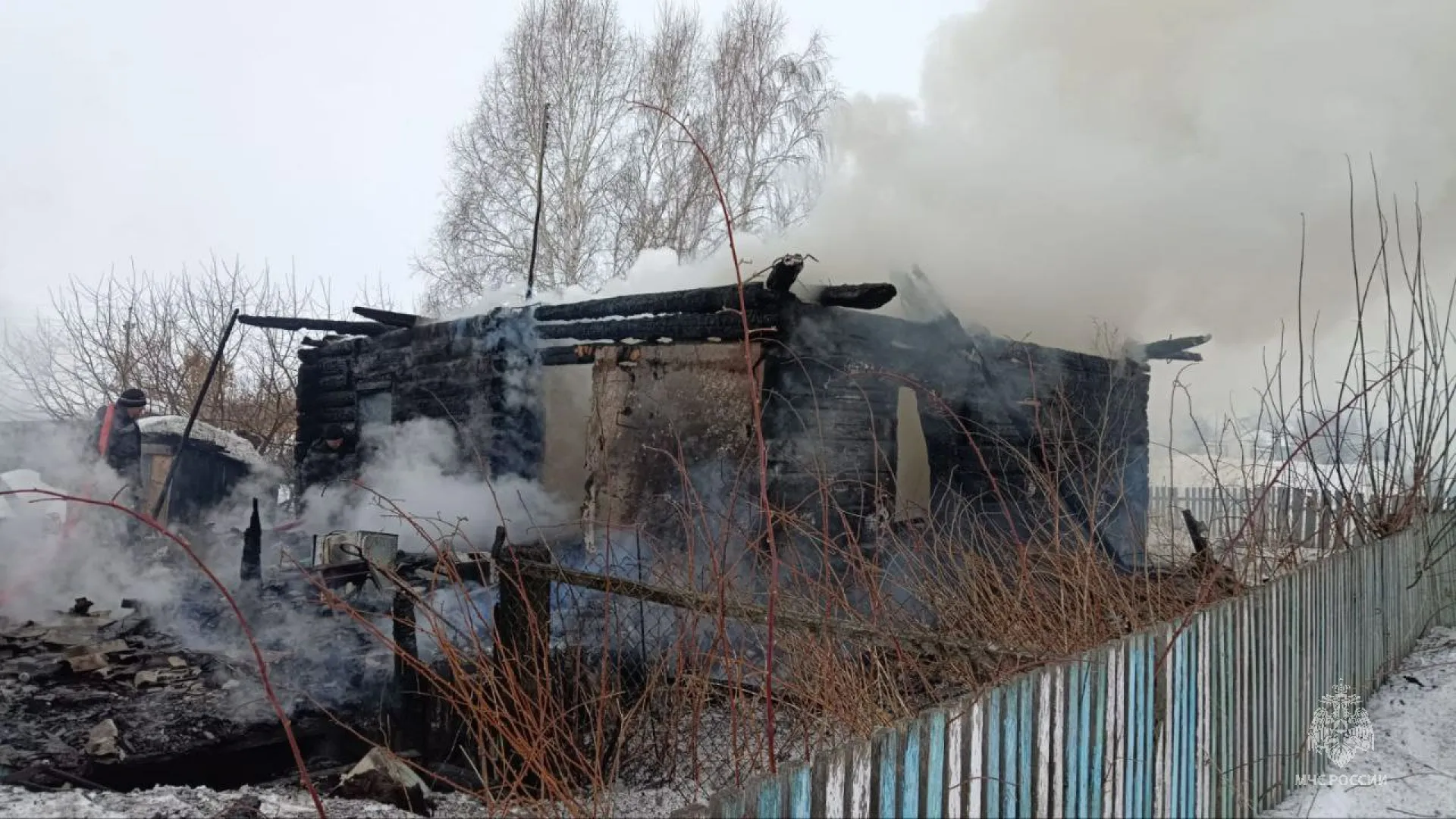 Мужчина погиб при крупном пожаре в Ельцовском районе Мужчина погиб при крупном пожаре в Ельцовском районе