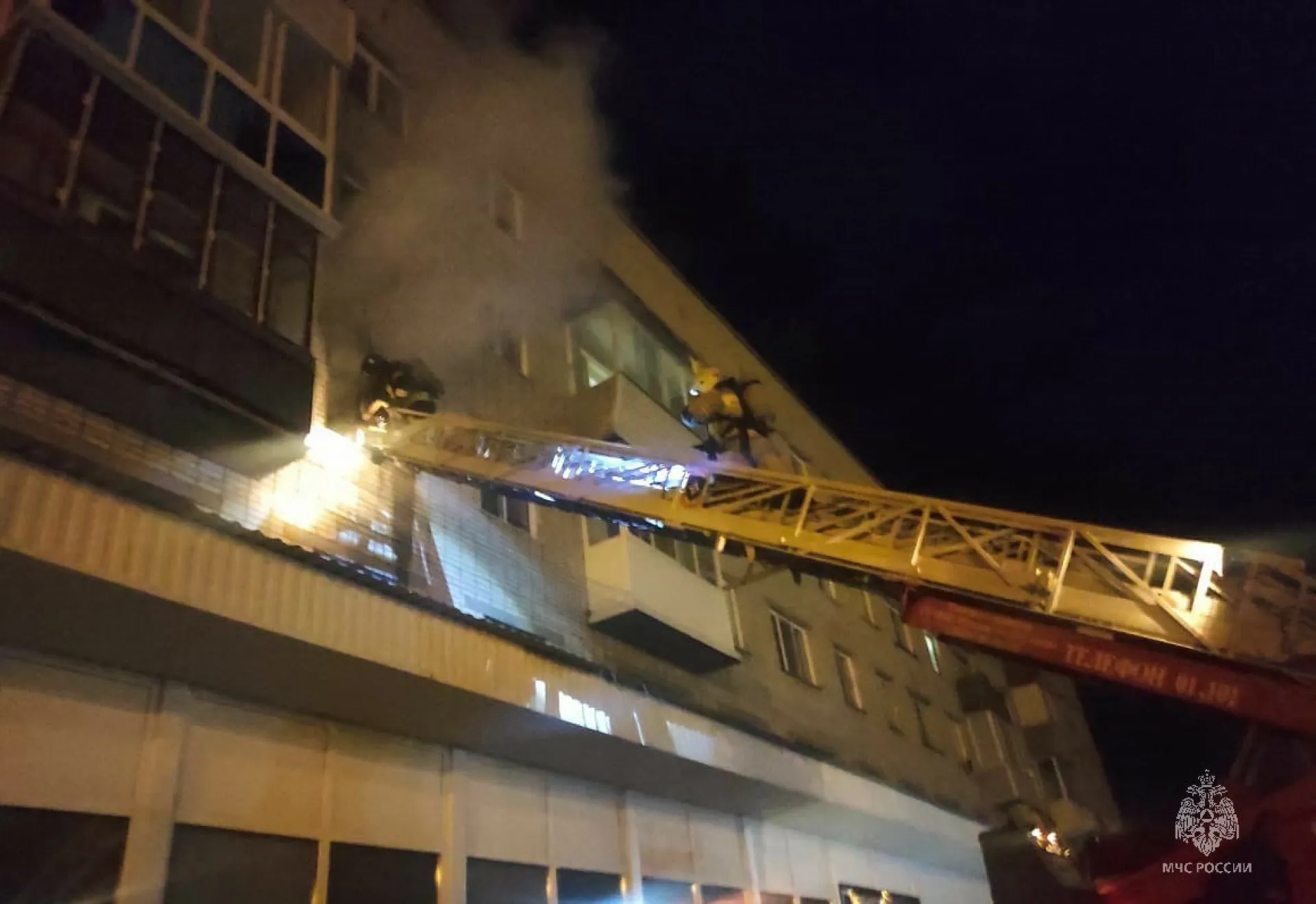 Жильцы квартиры пострадали при пожаре из-за сигареты в Барнауле Жильцы квартиры пострадали при пожаре из-за сигареты в Барнауле