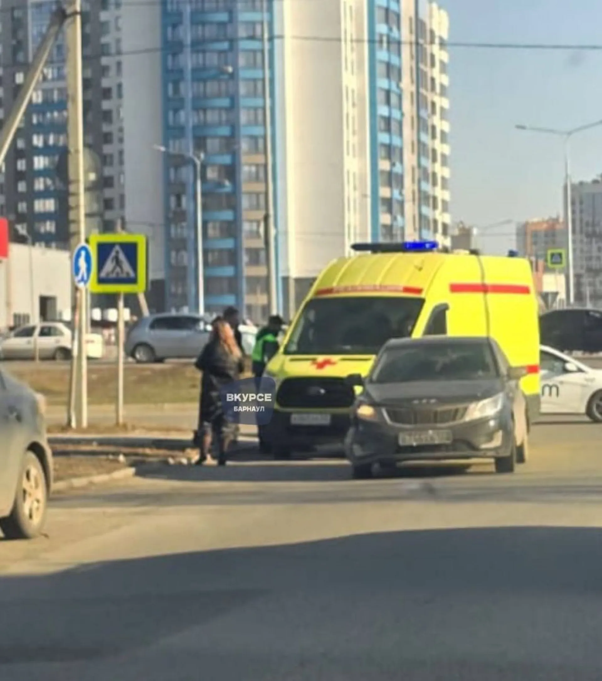Ребенок попал под колеса машины в Барнауле Ребенок попал под колеса машины в Барнауле