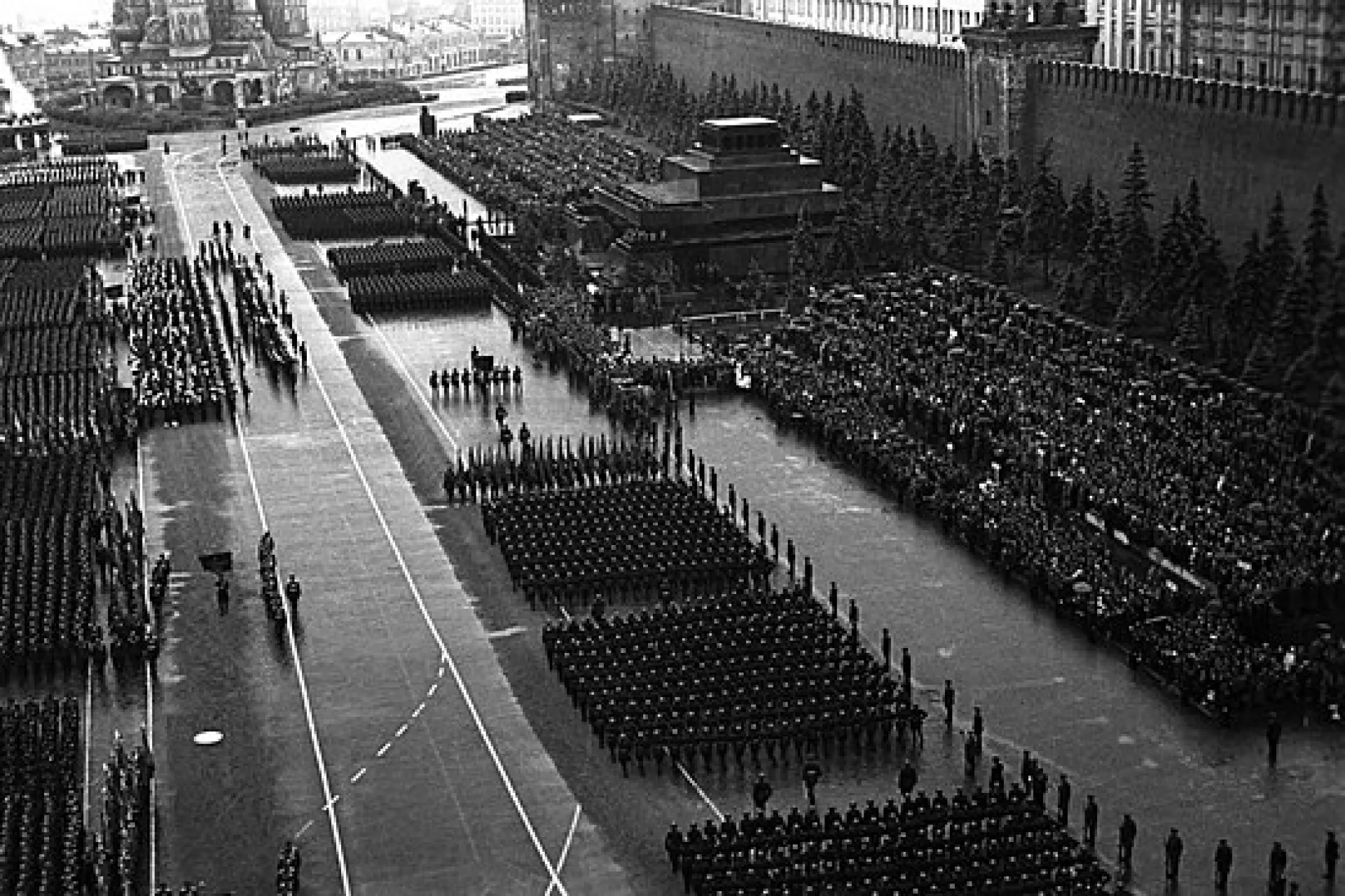 В России создадут онлайн-портал о судьбах участников Парада Победы 1945 года