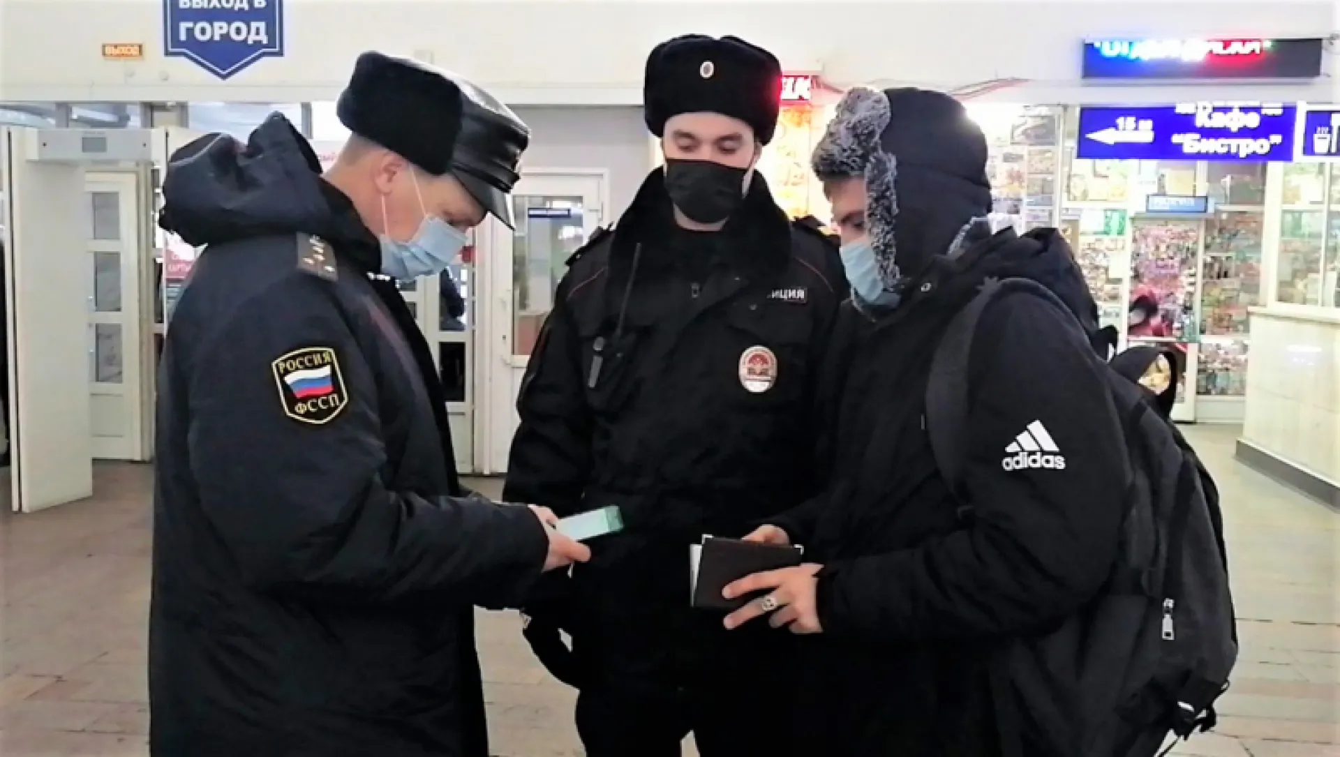 57 должников выявили транспортные полицейские в ходе рейда по барнаульским вокзалам и аэропорту