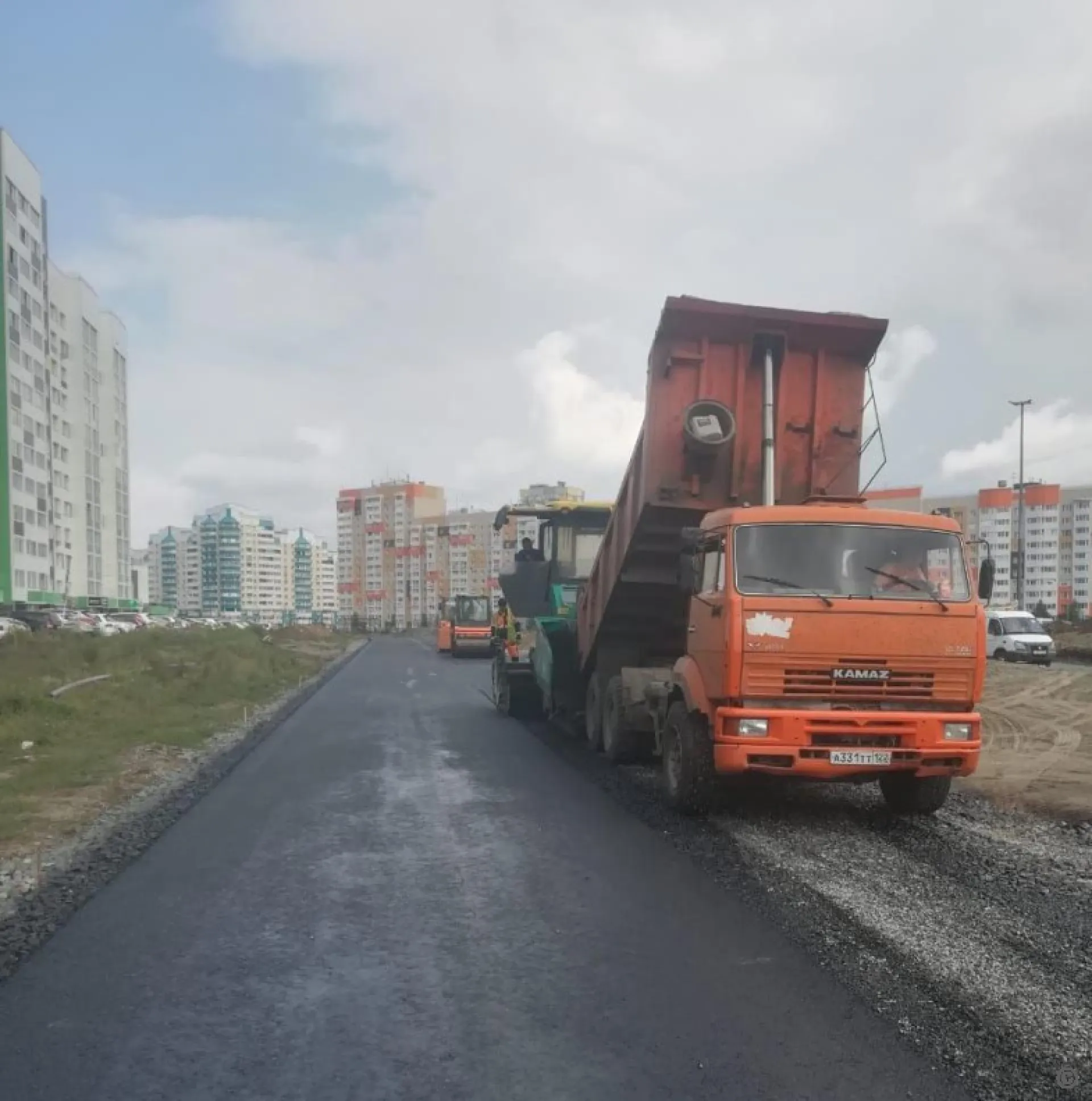 Проспект Энергетиков продолжают ремонтировать в Барнауле