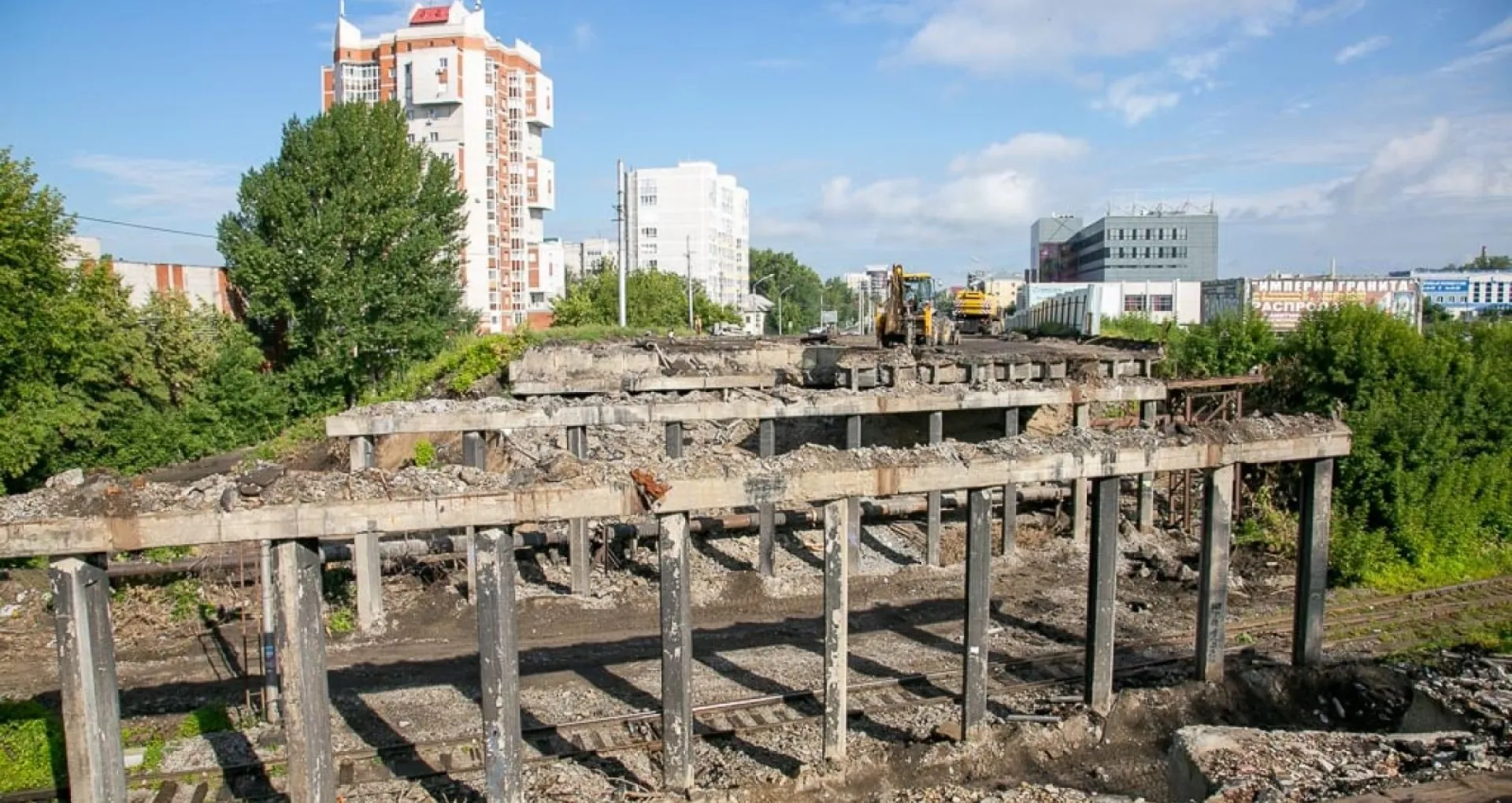 На Новом рынке в Барнауле завершили демонтаж трехпролетного путепровода