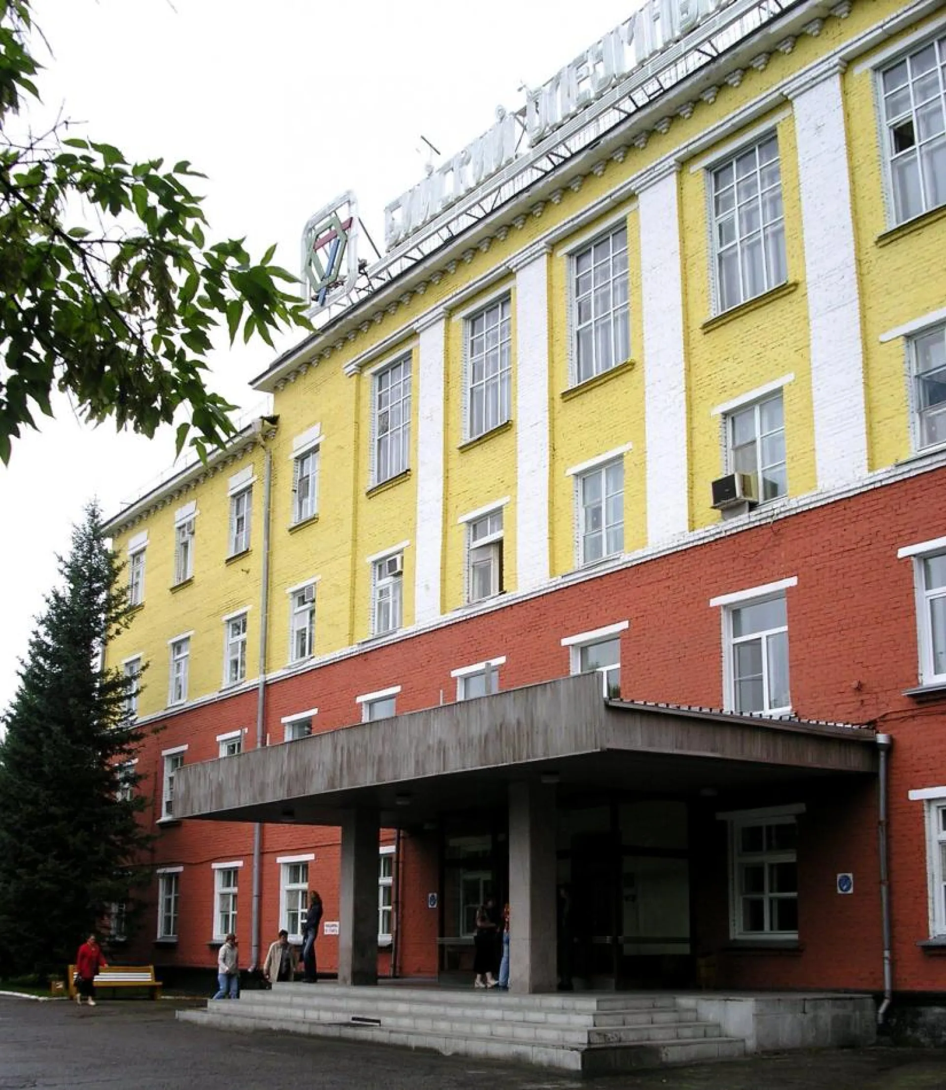 Вакцинированным сотрудникам Бийского олеумного завода заплатят по 30 тысяч рублей