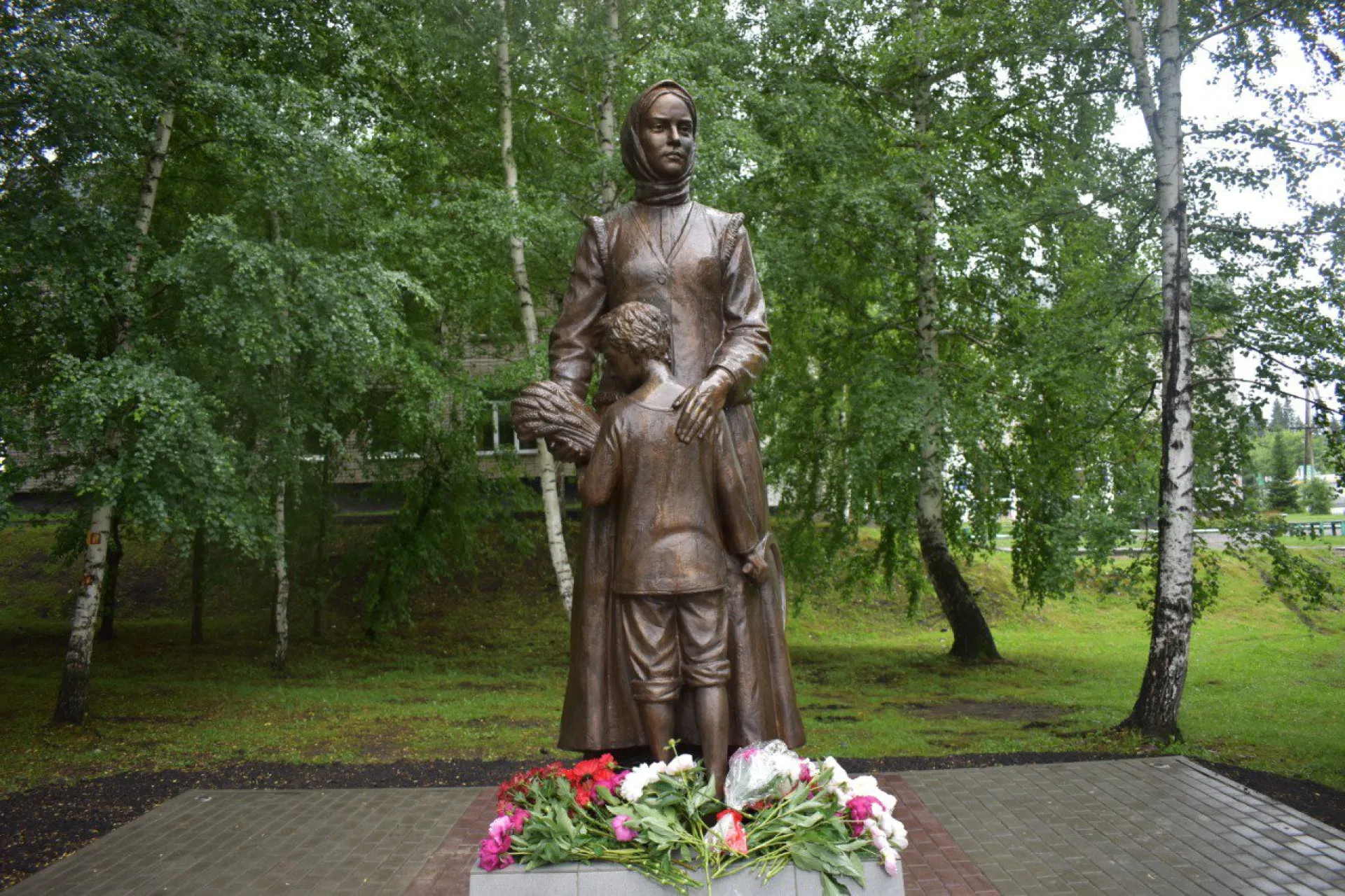 Полиция вычислила повредивших Мемориал Славы и памятник труженикам тыла на Алтае Полиция вычислила повредивших Мемориал Славы и памятник труженикам тыла на Алтае