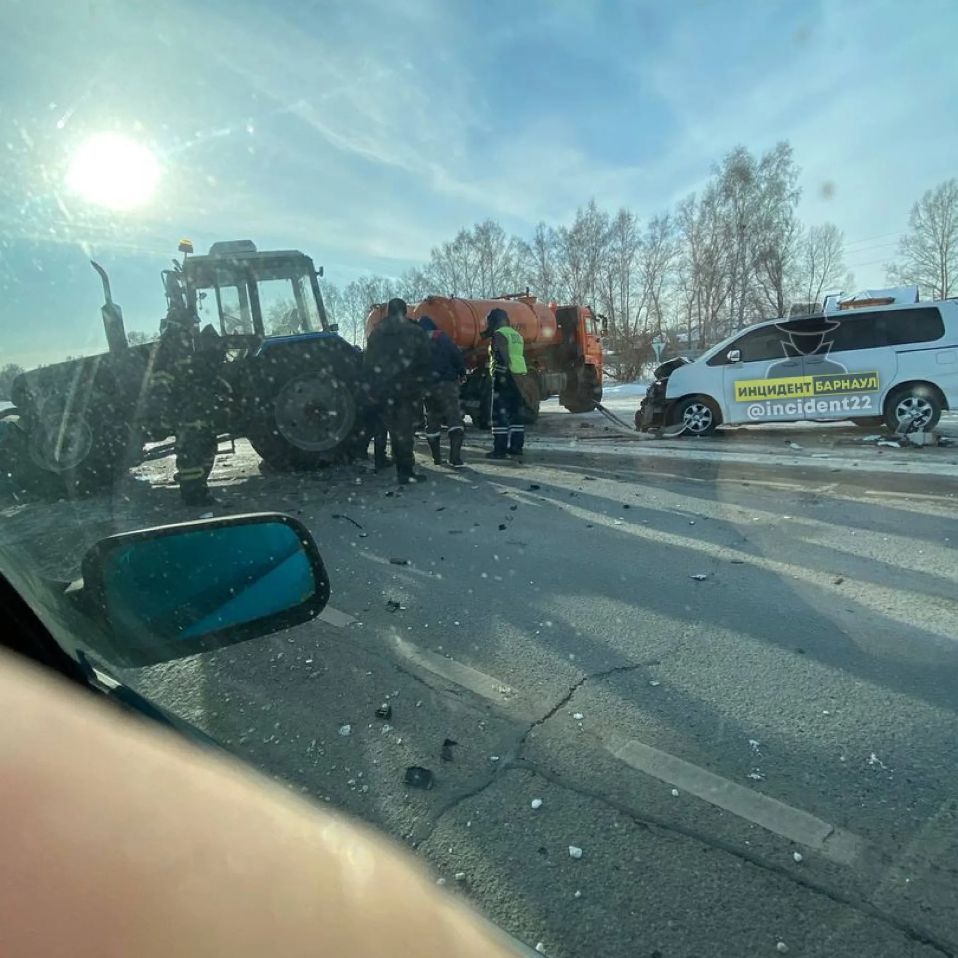 На трассе Новосибирск – Барнаул трактор столкнулся с легковым автомобилем