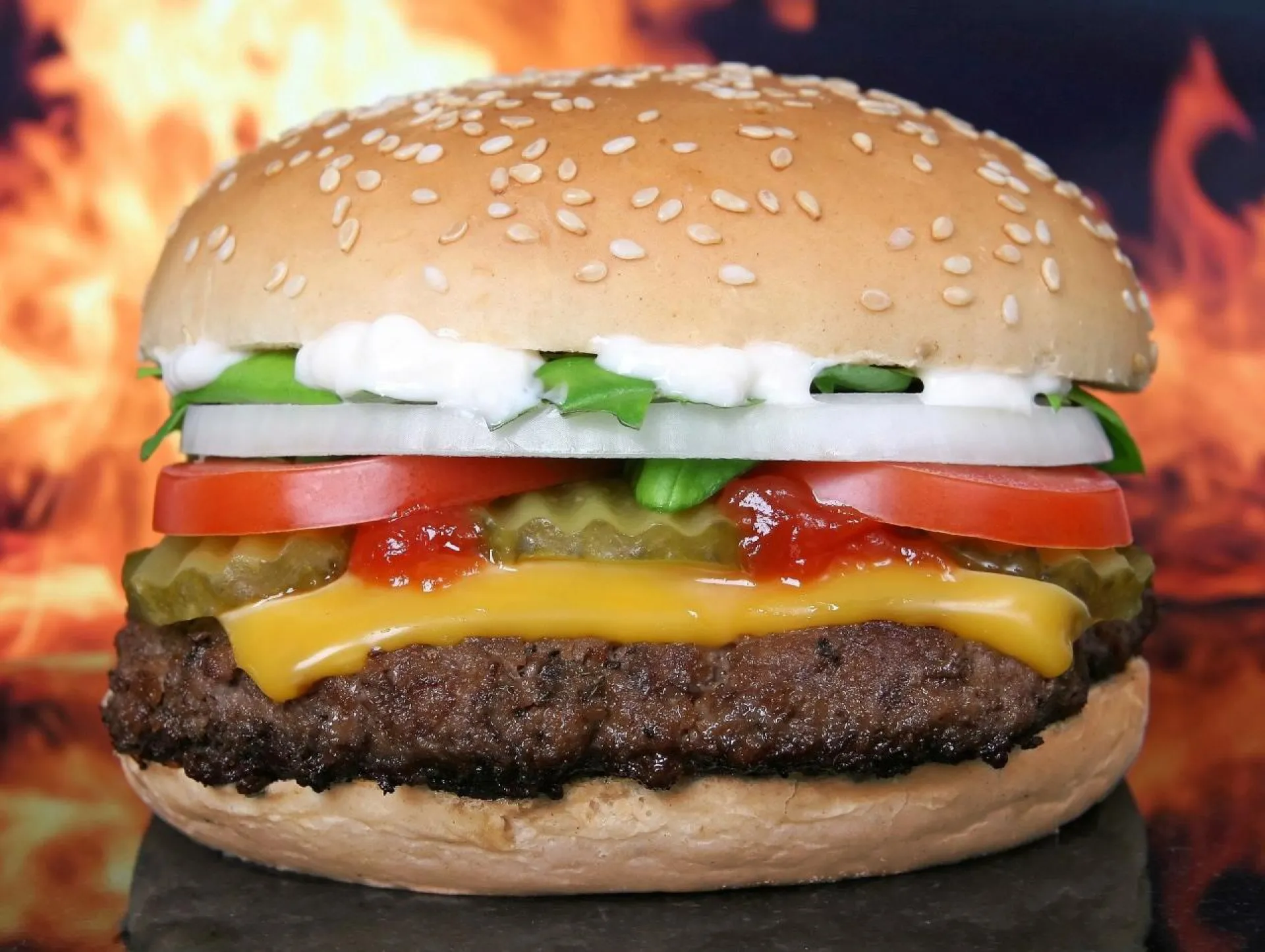 СМИ: McDonald's может возобновить работу в России под другим брендом