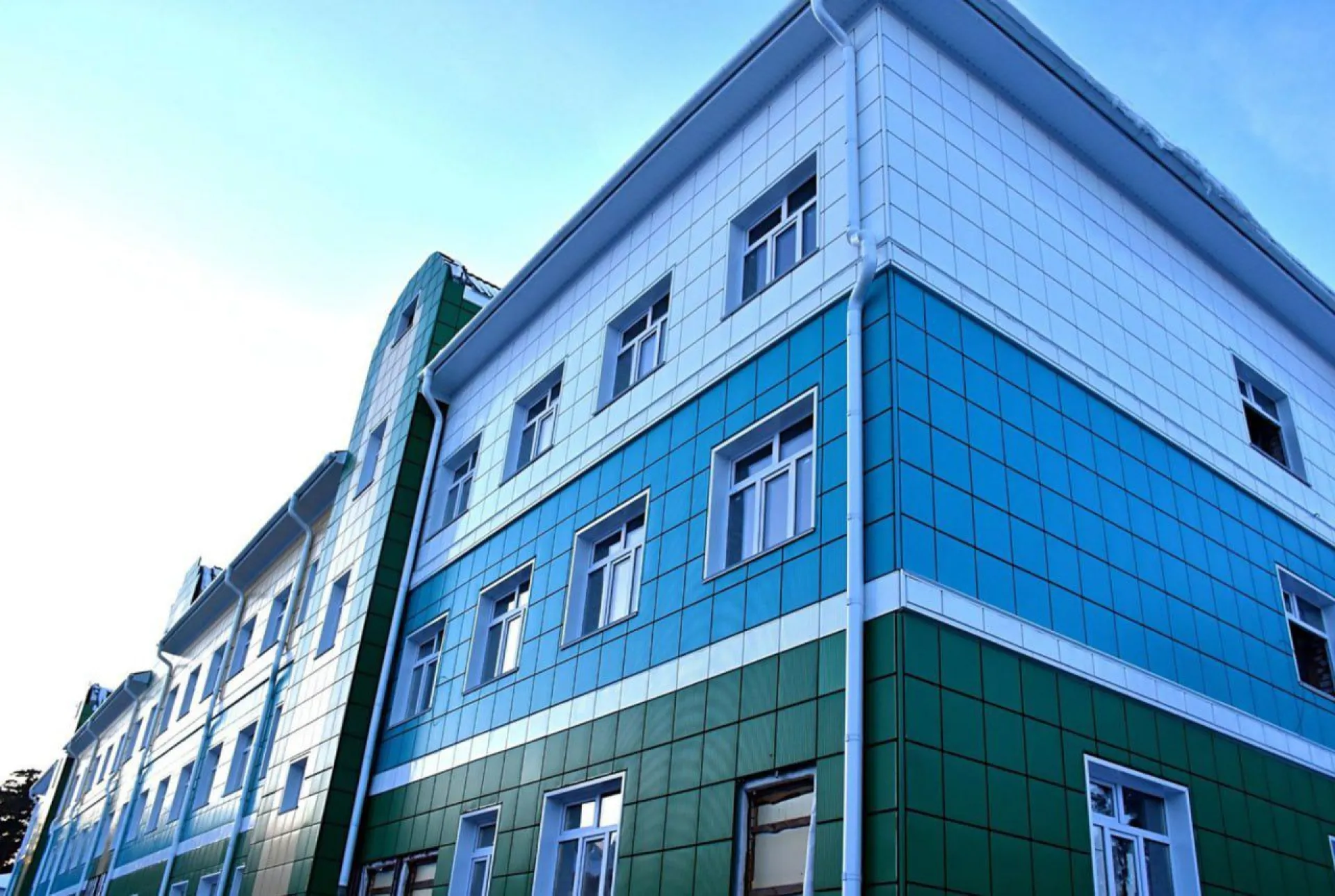 Новую поликлинику построили в Ребрихинском районе Новую поликлинику построили в Ребрихинском районе