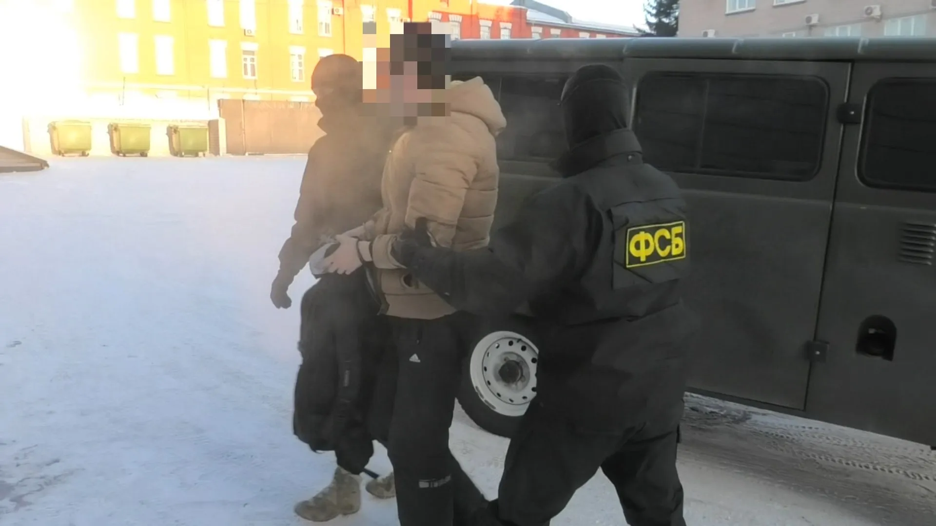 Жителя Новоалтайска задержали сотрудники ФСБ за госизмену Жителя Новоалтайска задержали сотрудники ФСБ за госизмену