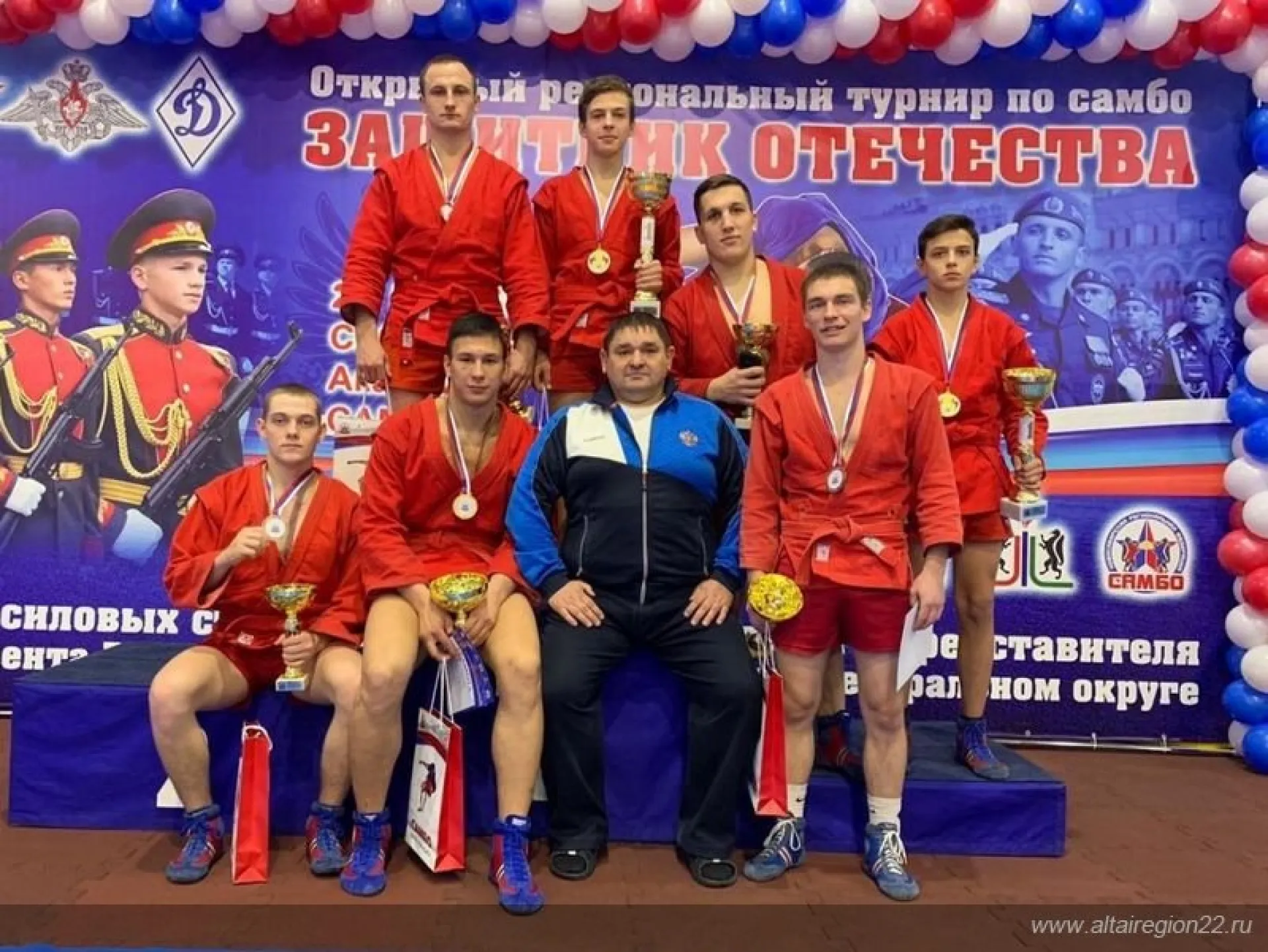 Алтайские спортсмены стали призерами турнира по самбо на Кубок полномочного представителя президента России в СФО