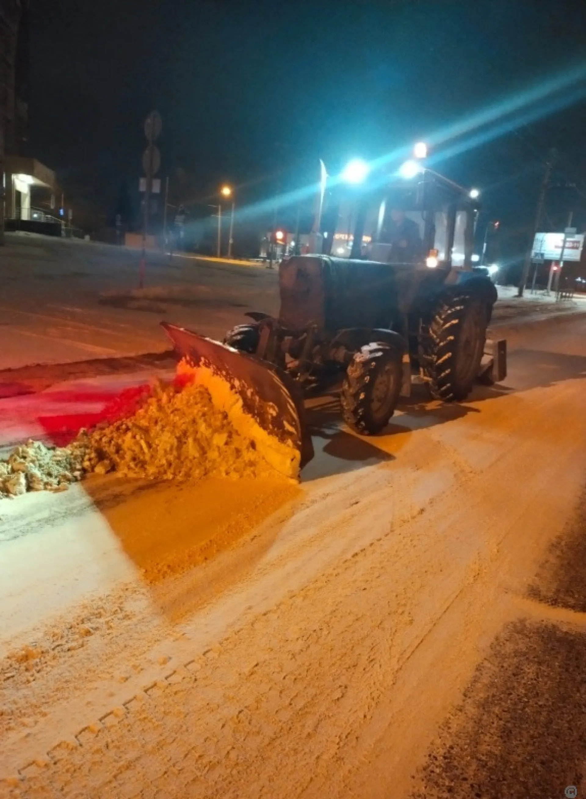 Девять тысяч кубометров снега вывезли с улиц Барнаула за выходные