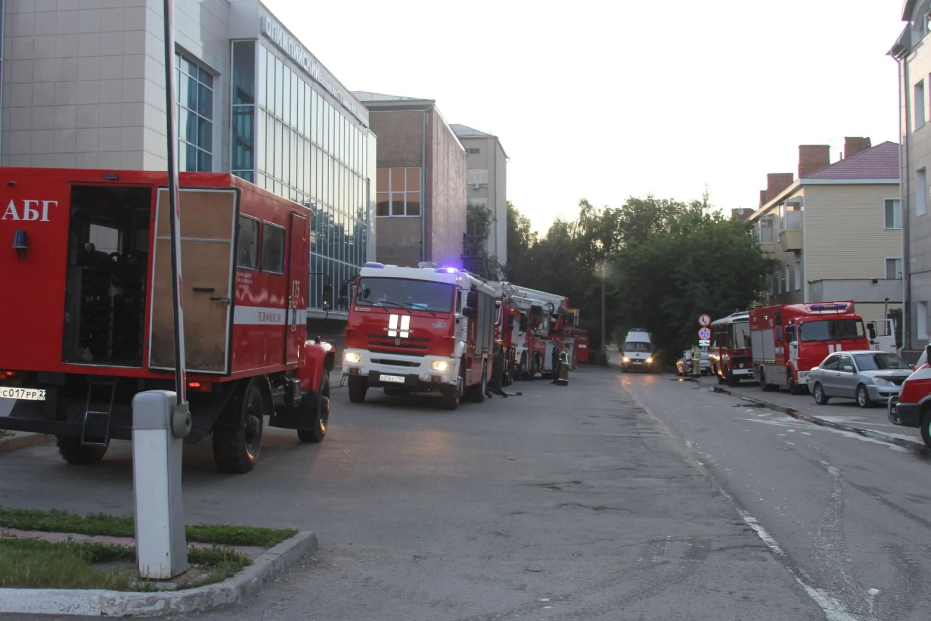 Один из вузов загорелся в Барнауле рано утром