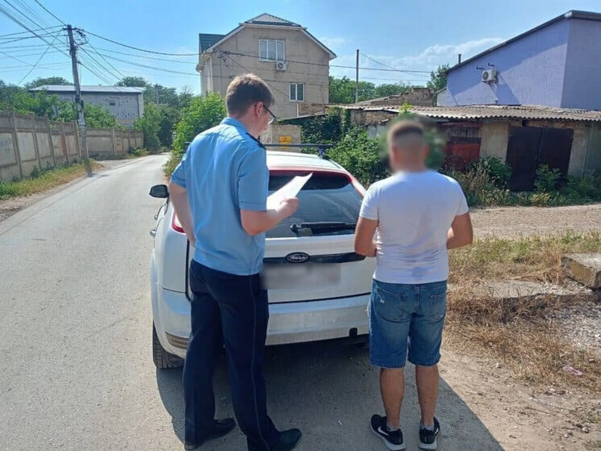 Купленную крымчанином машину арестовали для погашения долга беглого отца из Алтайского края Купленную крымчанином машину арестовали для погашения долга беглого отца из Алтайского края