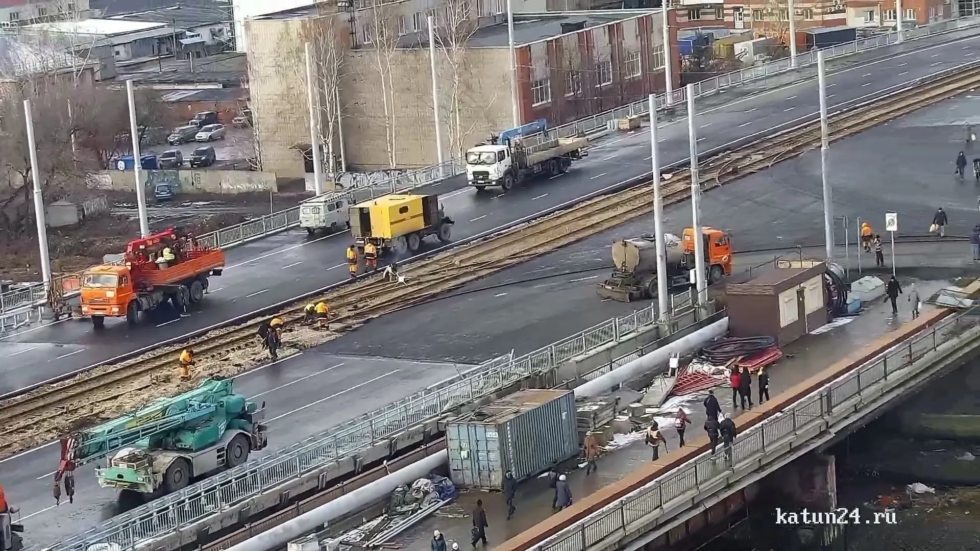 Губернатор Томенко рассказал, когда откроется движение по мосту на Новом рынке
