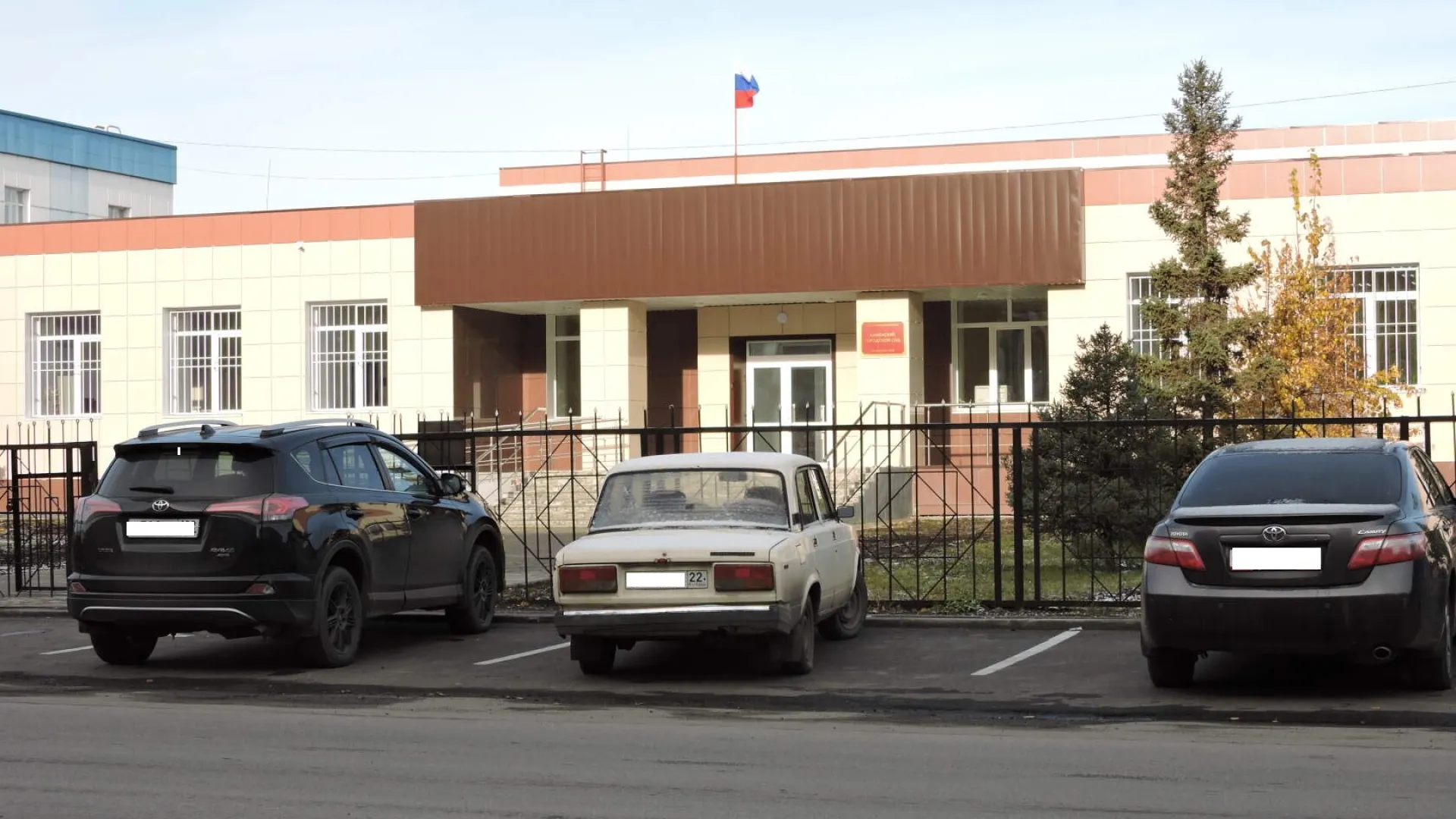 Подсудимый пытался сбежать из зала суда в Камне-на-Оби