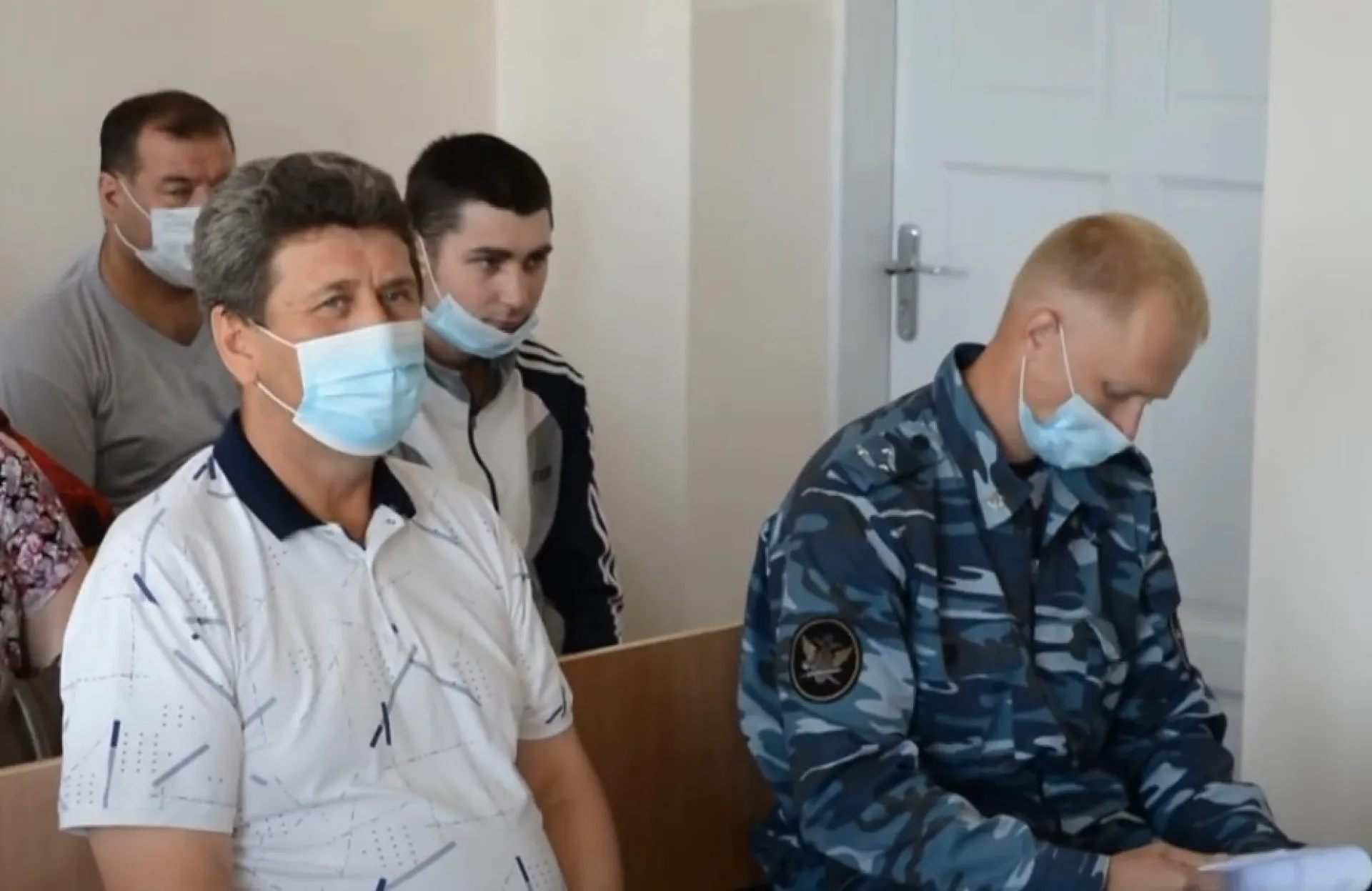 Руководителя и главного инженера сельхозкооператива в Заринском районе осудили за гибель работников под снежным завалом