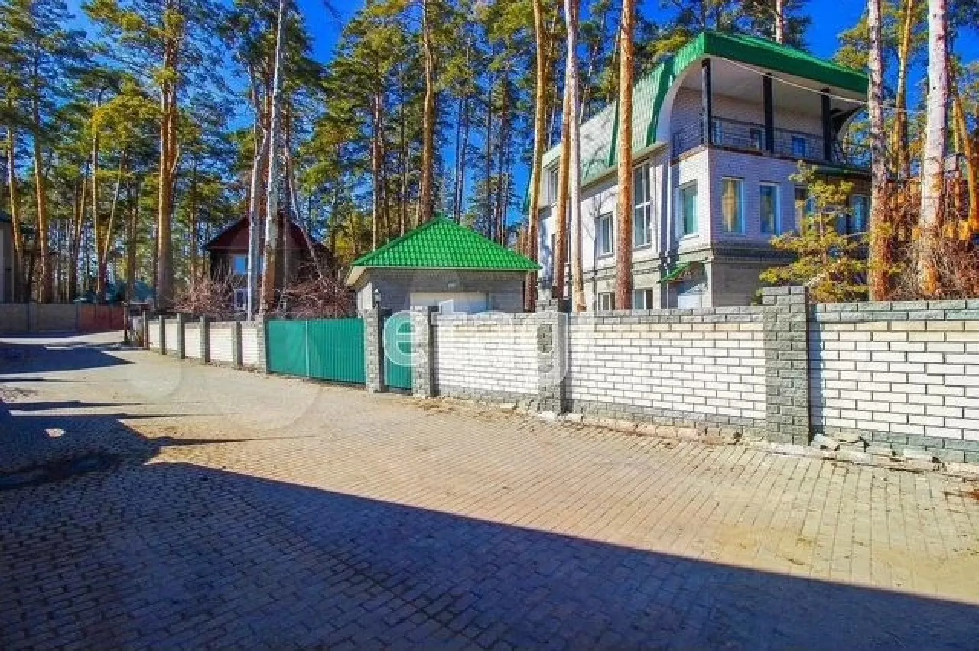 Коттедж в европейском стиле продают за 26 млн в Барнауле Коттедж в европейском стиле продают за 26 млн в Барнауле