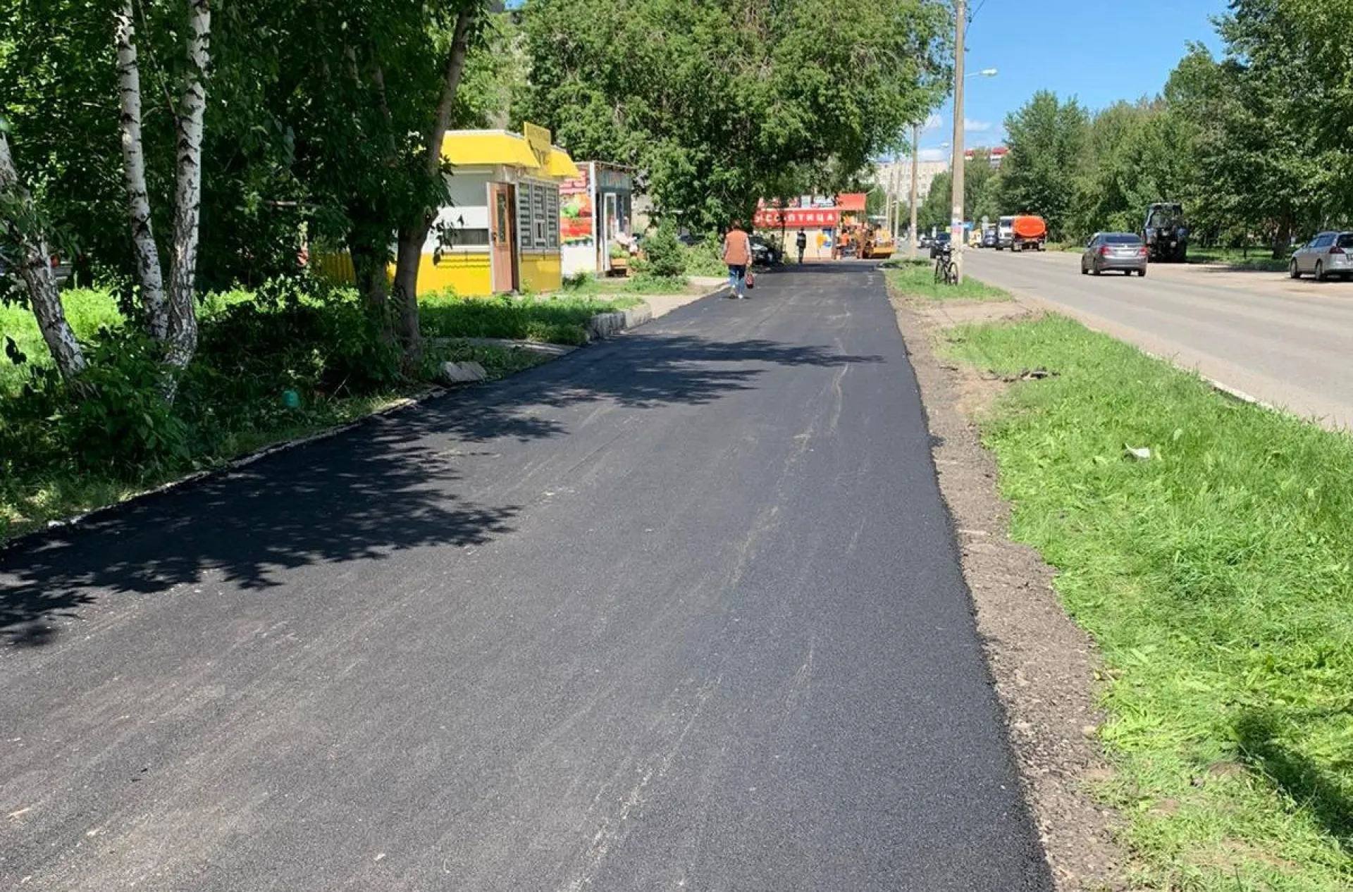 На улицах Барнаула дорожные службы проводят ремонт тротуаров На улицах Барнаула дорожные службы проводят ремонт тротуаров