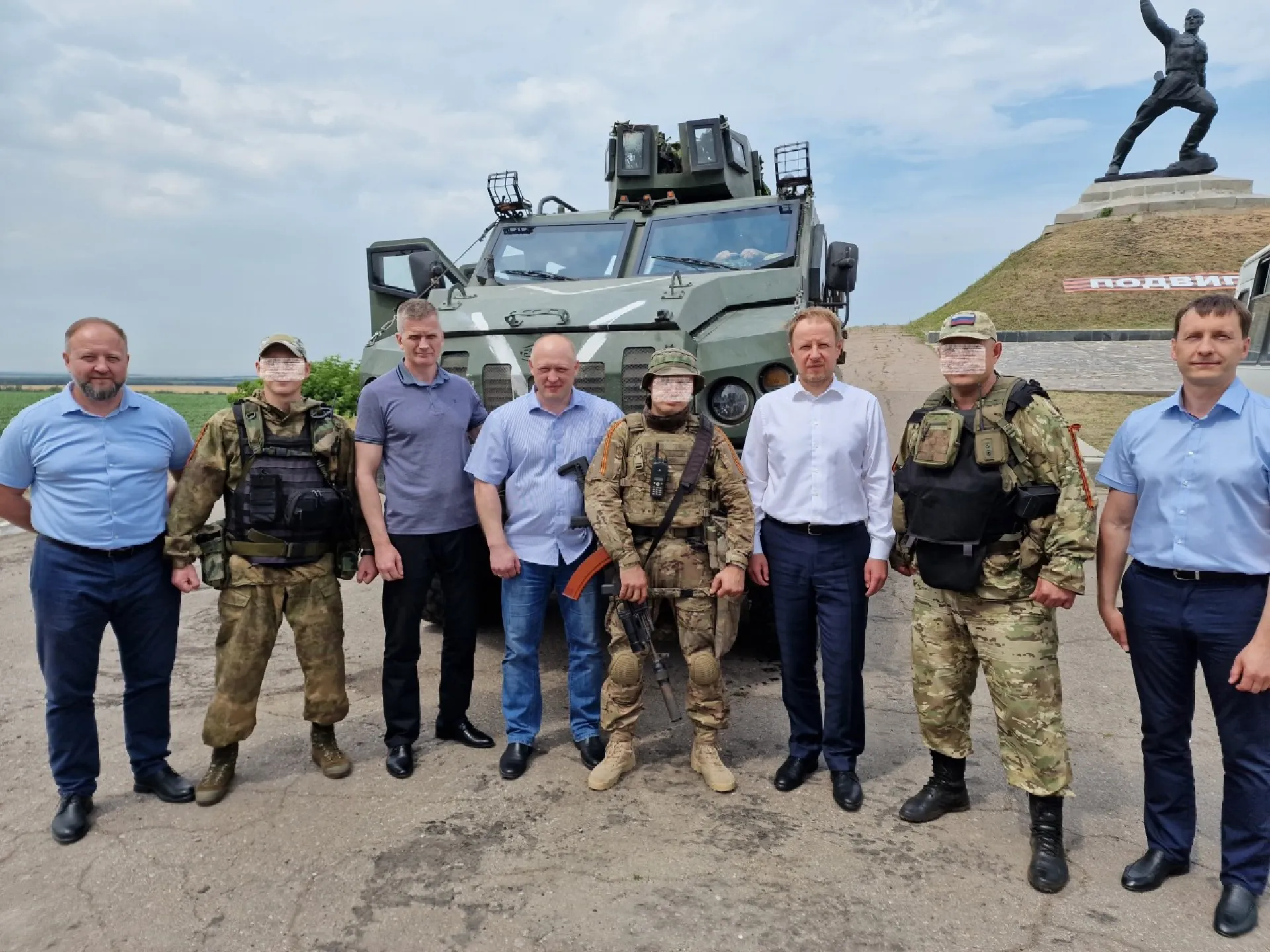 Виктор Томенко встретился с российскими военнослужащими из Алтайского края в ЛНР Виктор Томенко встретился с российскими военнослужащими из Алтайского края в ЛНР