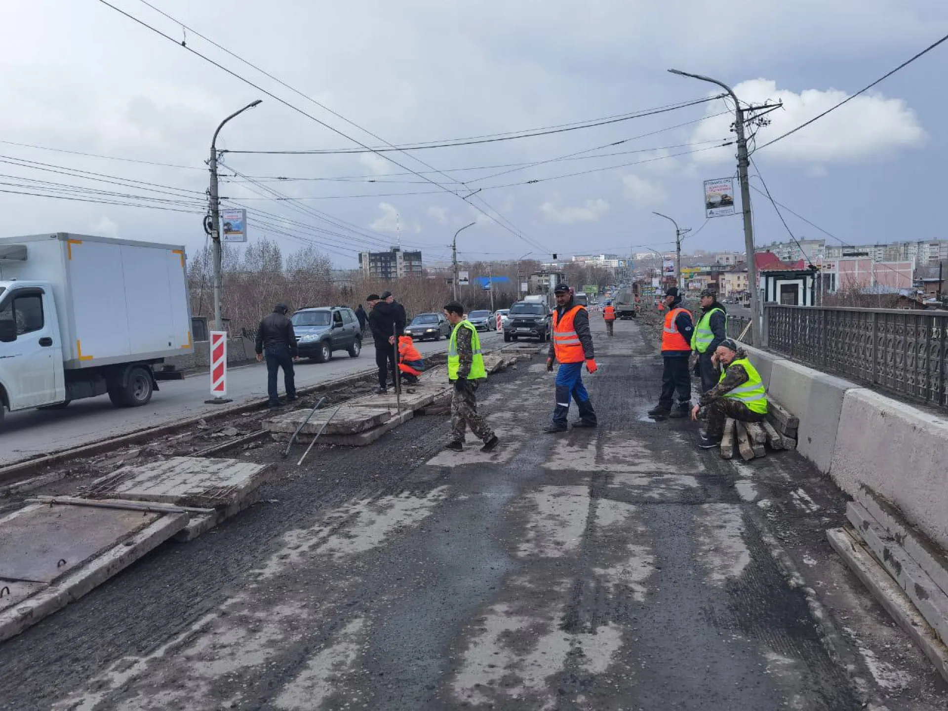 Виктор Томенко отчитался о работе на коммунальном мосту в Бийске Виктор Томенко отчитался о работе на коммунальном мосту в Бийске