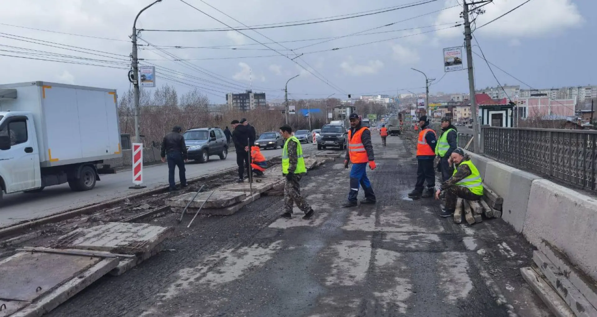 Понтонный мост открыли для движения в Бийске Понтонный мост открыли для движения в Бийске