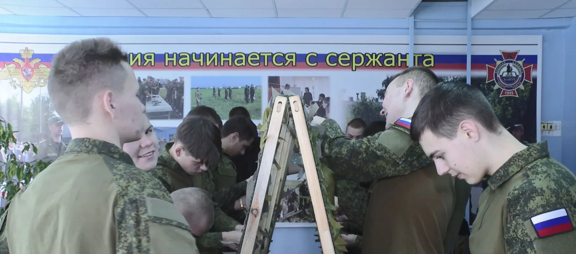 Мастер военного учебного центра АлтГТУ усовершенствовал технологию плетения маскировочных сетей Мастер военного учебного центра АлтГТУ усовершенствовал технологию плетения маскировочных сетей