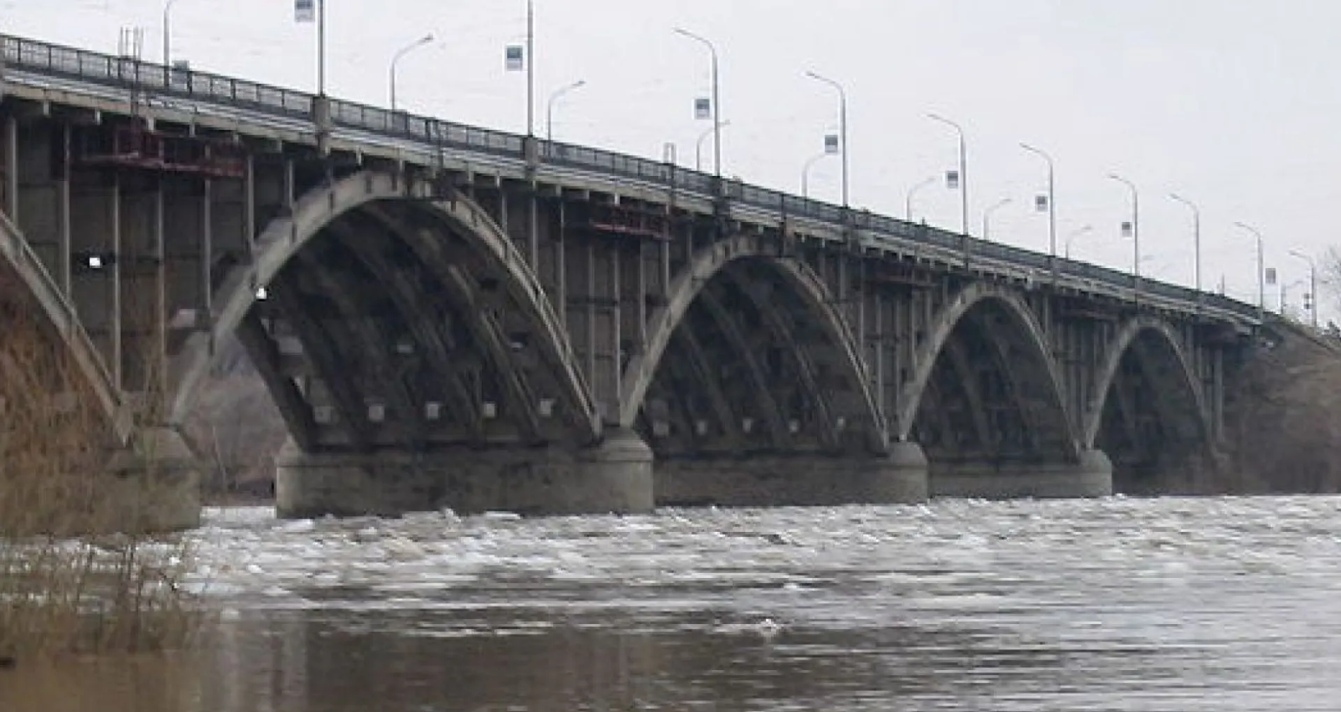 Коммунальный мост в Бийске продолжит работать во время ремонта Коммунальный мост в Бийске продолжит работать во время ремонта