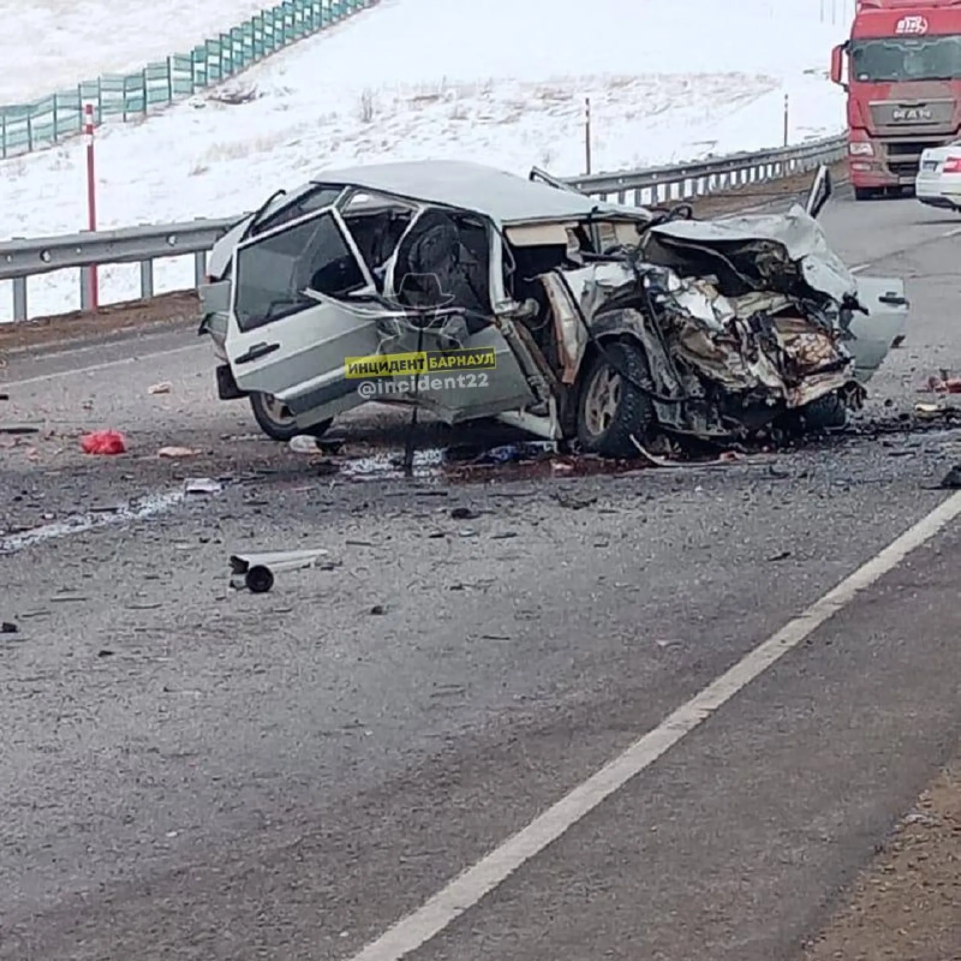 На алтайской трассе разбился автомобиль. Есть погибшие