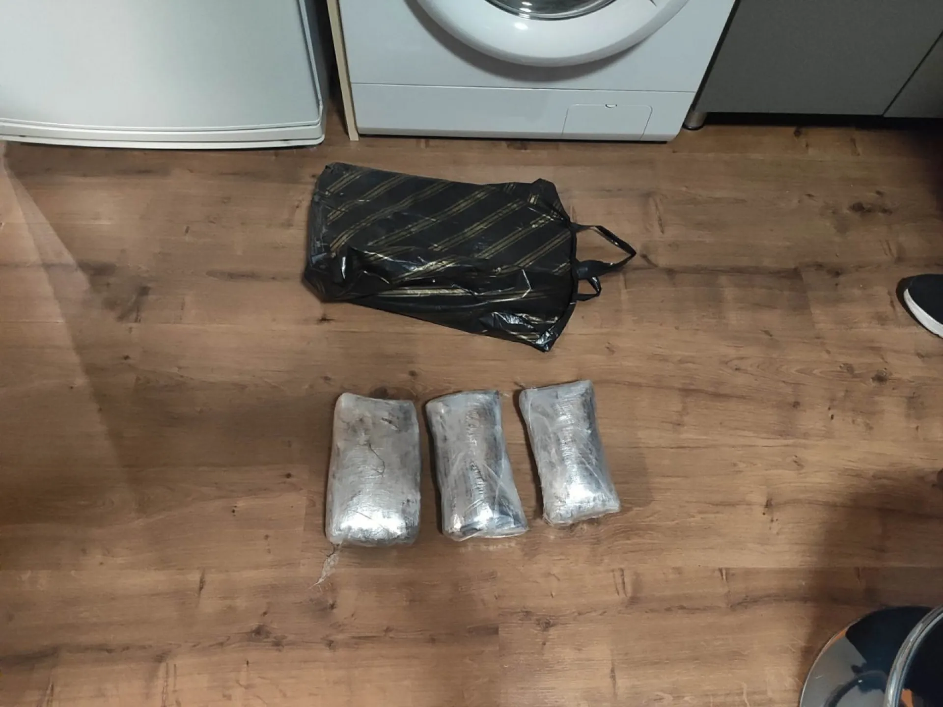 Иностранца с особо крупной партией наркотиков задержали в Барнауле
