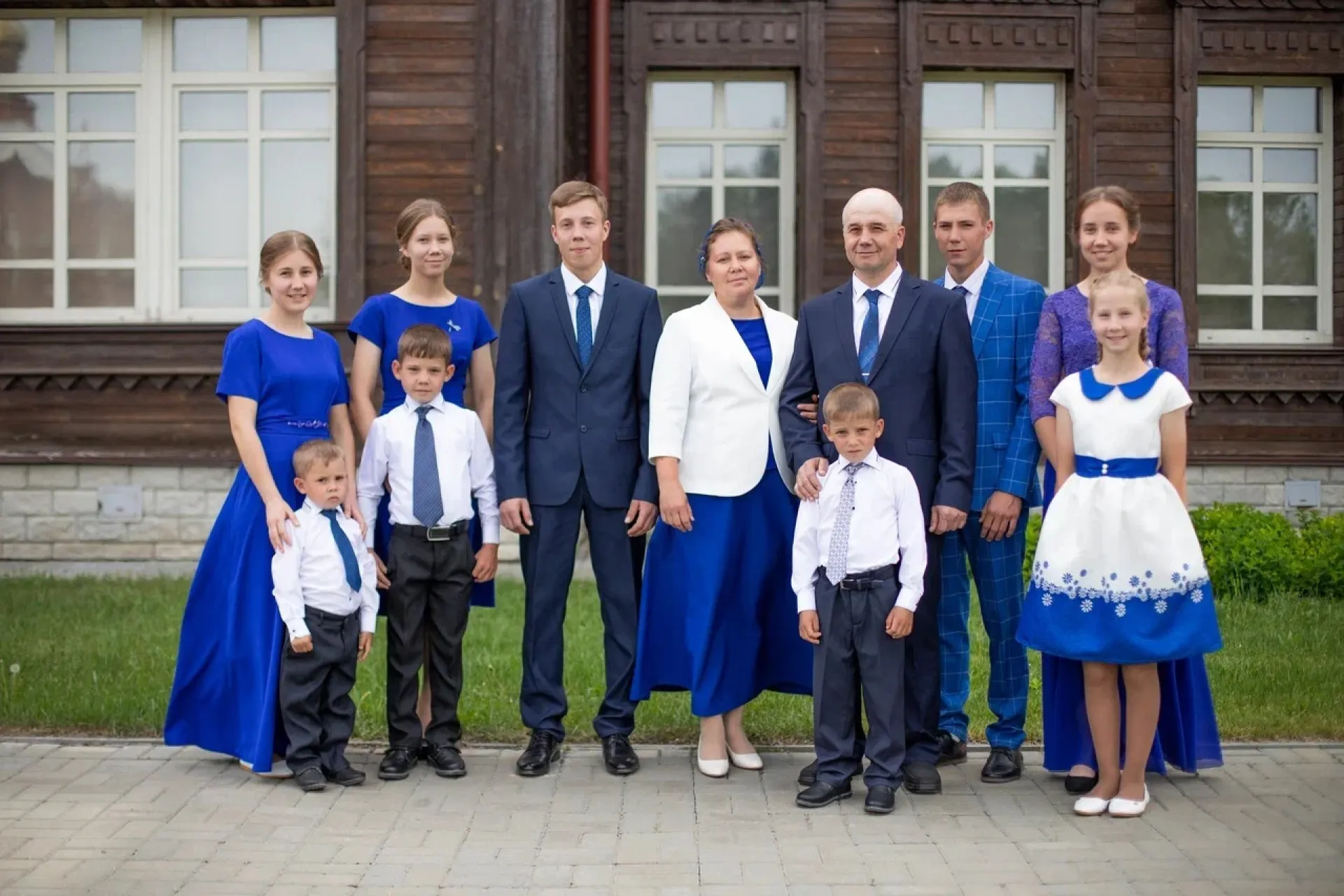 Многодетную семью из Алтайского края наградили орденом «Родительская слава» Многодетную семью из Алтайского края наградили орденом «Родительская слава»